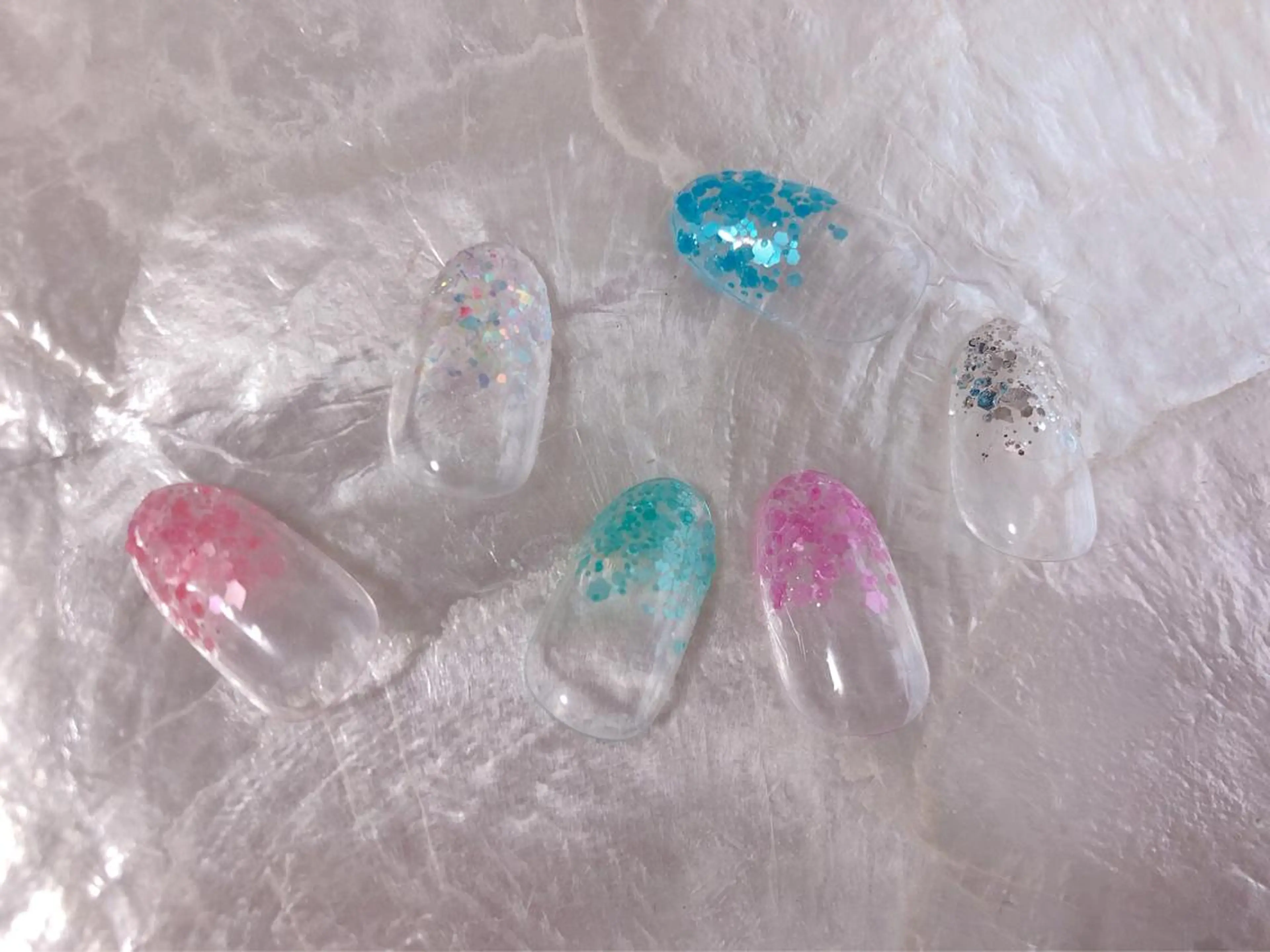 ネイル グラデーション ラメ(グリッター) ラメグラデーション kiki nail &brow二子玉川の眉毛・アイブロウイメージ