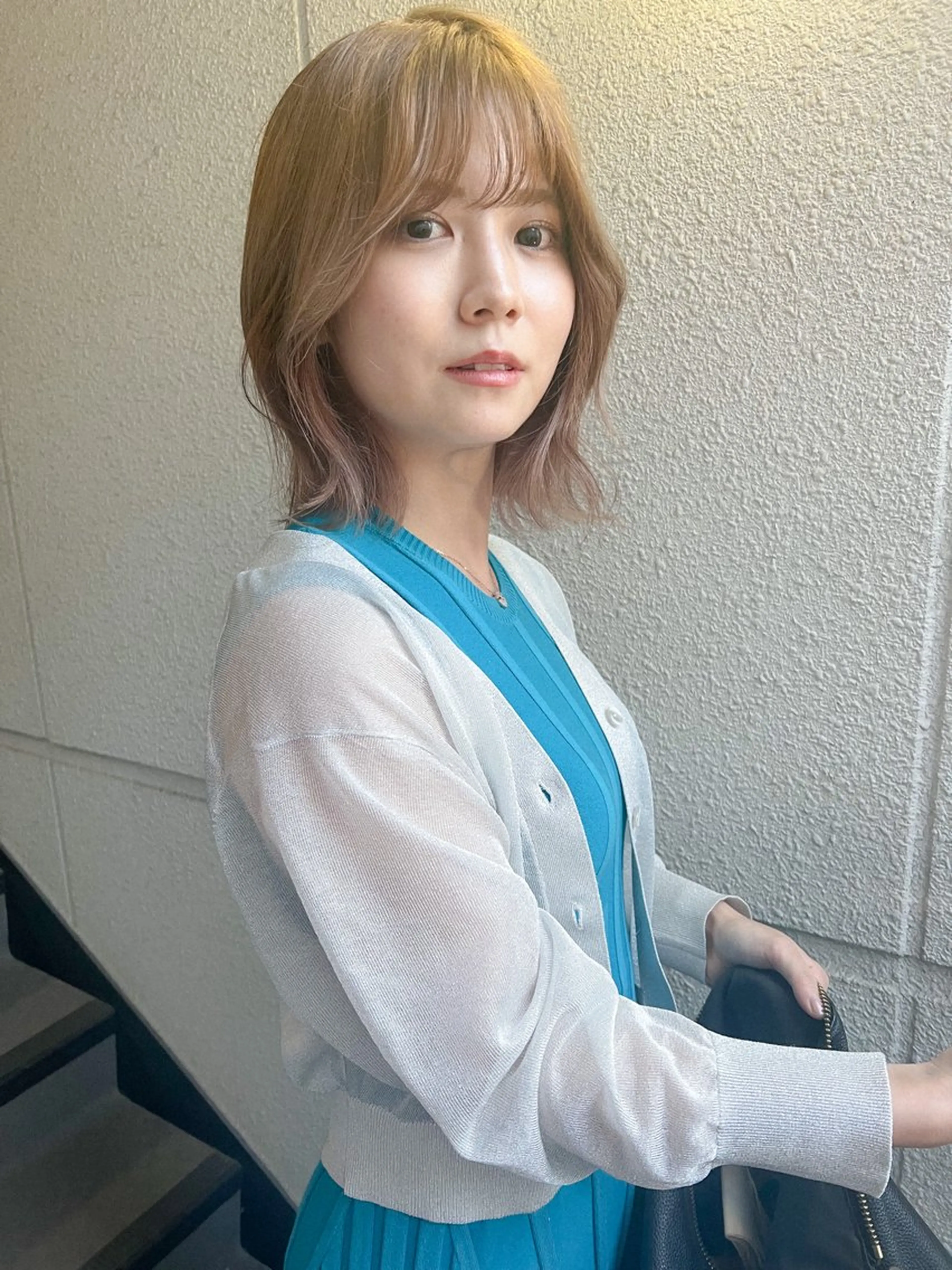 ミディアム カラー ベージュカラー ブリーチ ハイトーンカラー ハイトーンベージュ ヘアカラー カラーパティシエ facce🌼ikoのヘアスタイル