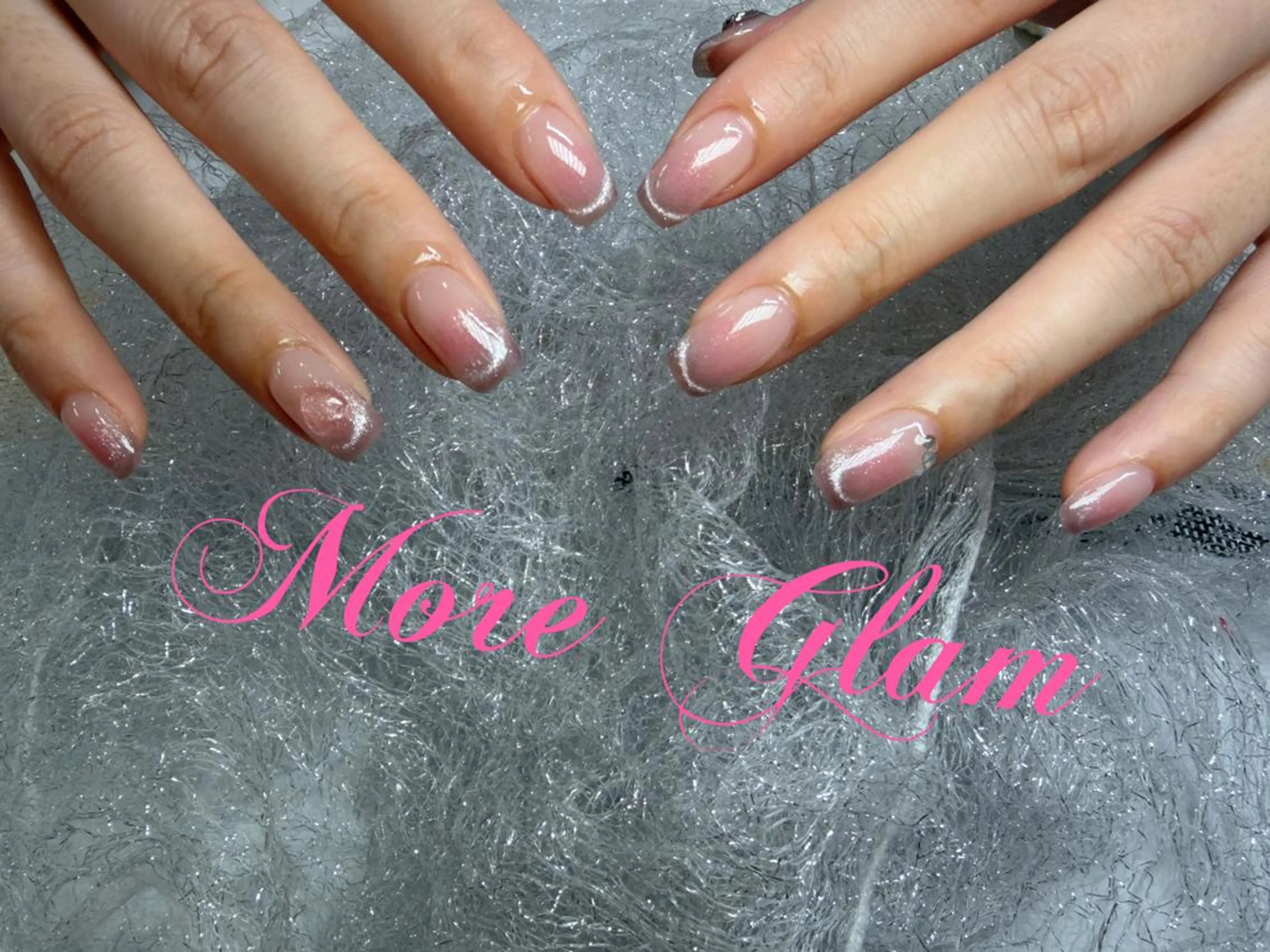 ネイル 長さ出し フットネイル フレンチネイル ジェルネイル ガラスフレンチ MoreGlam Nailsのネイルデザイン