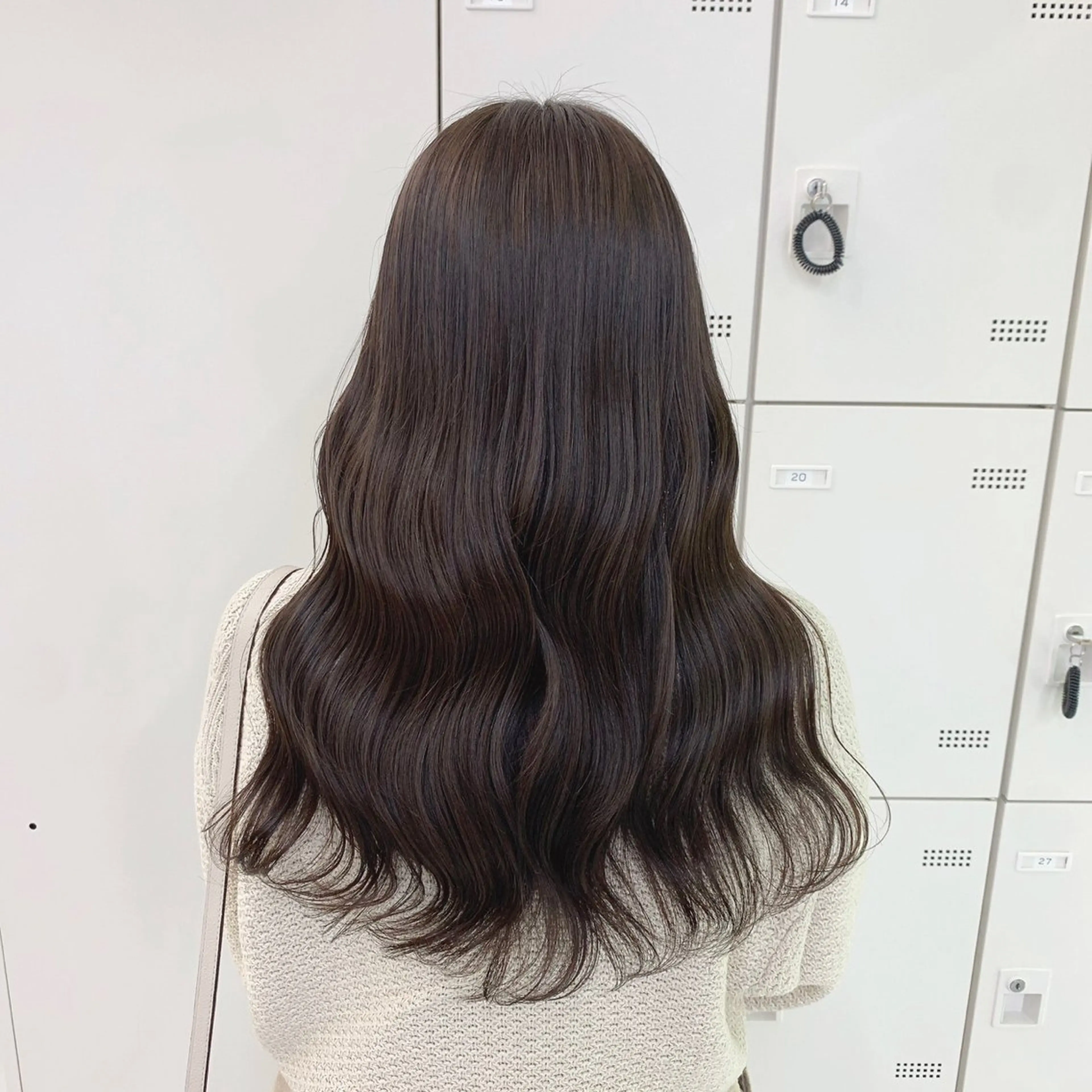 セミロング カラー ヘアアレンジ 🪞official FRUITS渋谷🩰のヘアスタイル