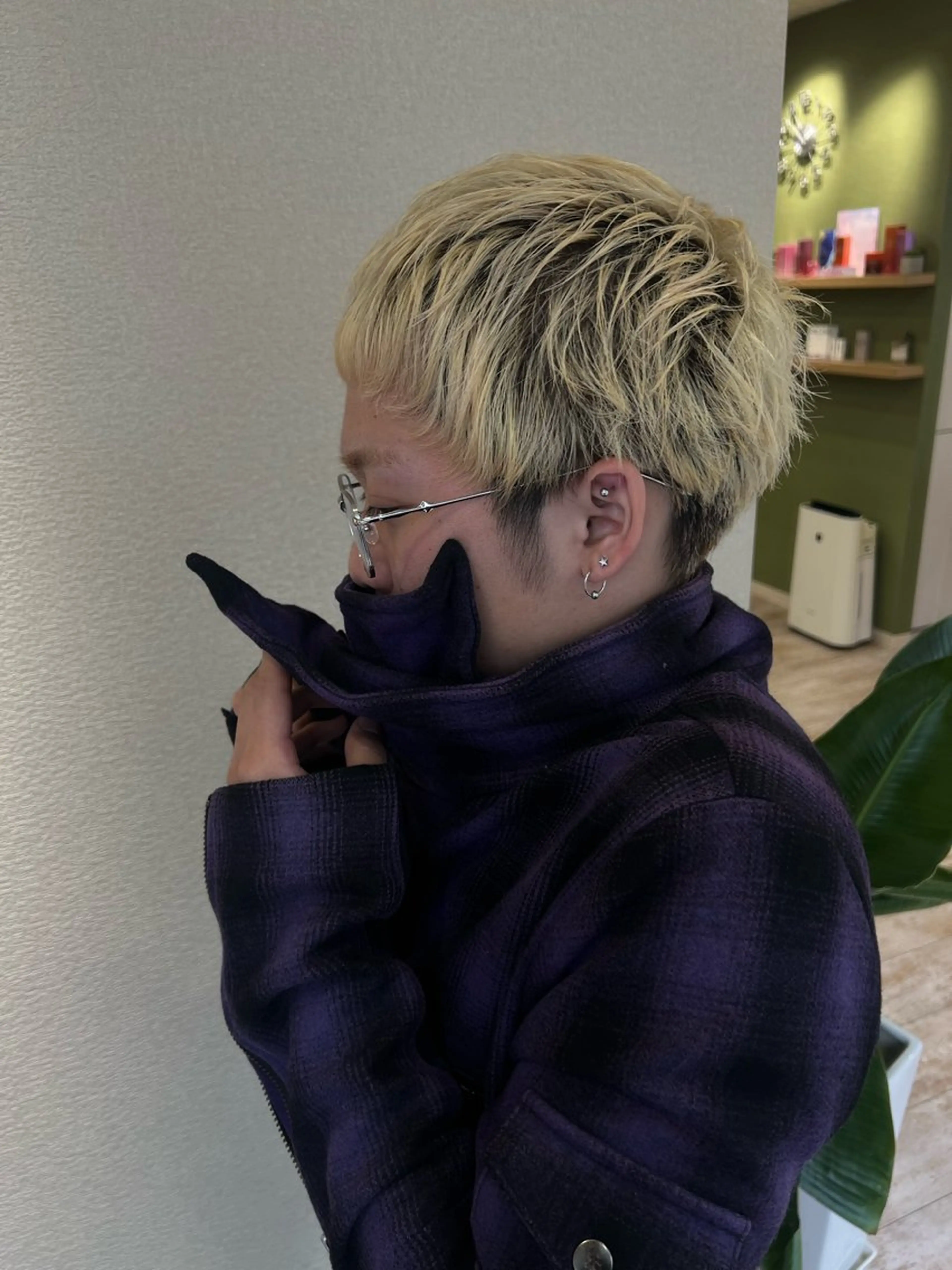 カラー メンズ 抜きっぱなしブロンド 小野 眞白のヘアスタイル