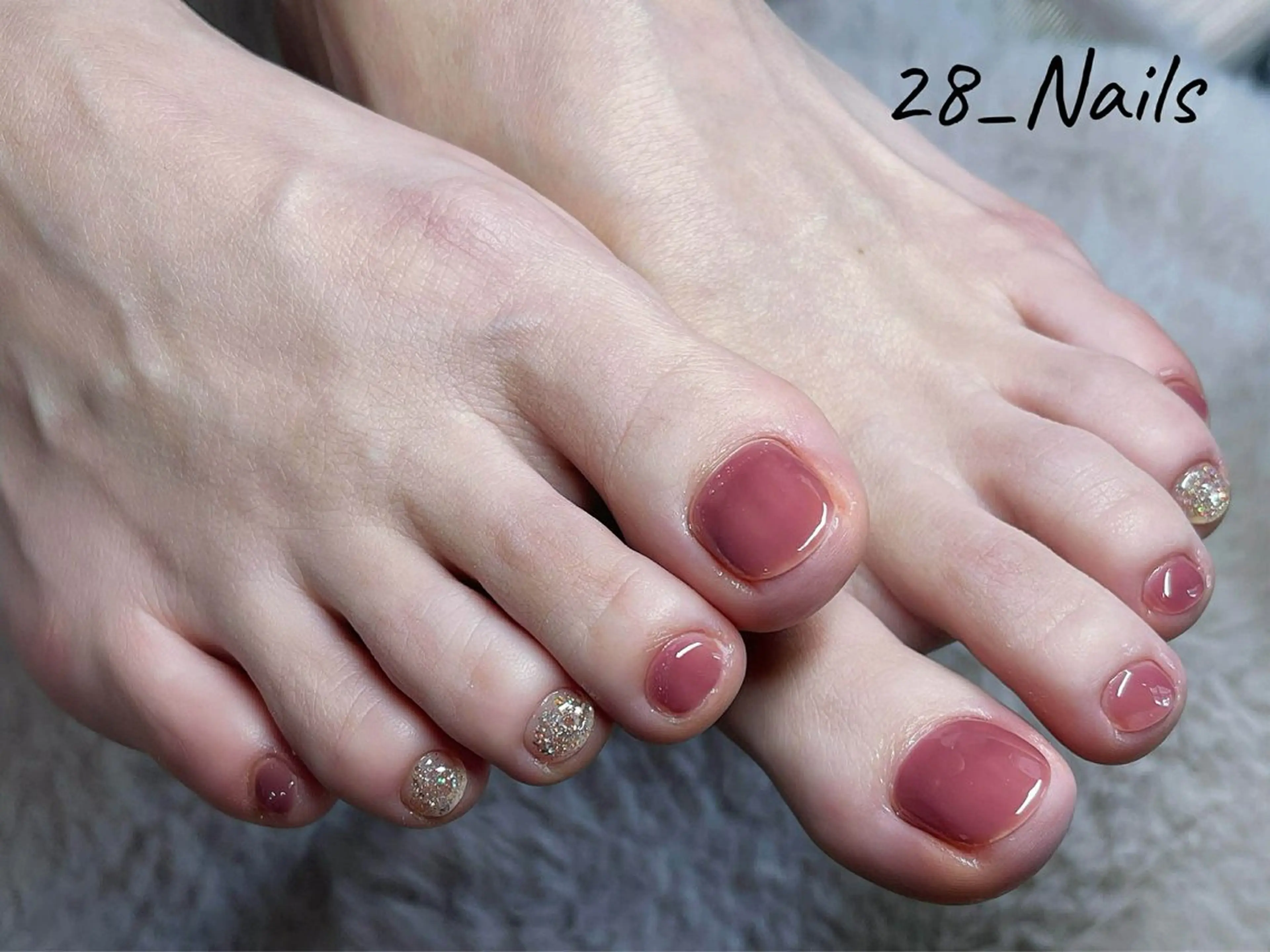 ショート 韓国風ヘア フットネイル ビン アンのネイルデザイン