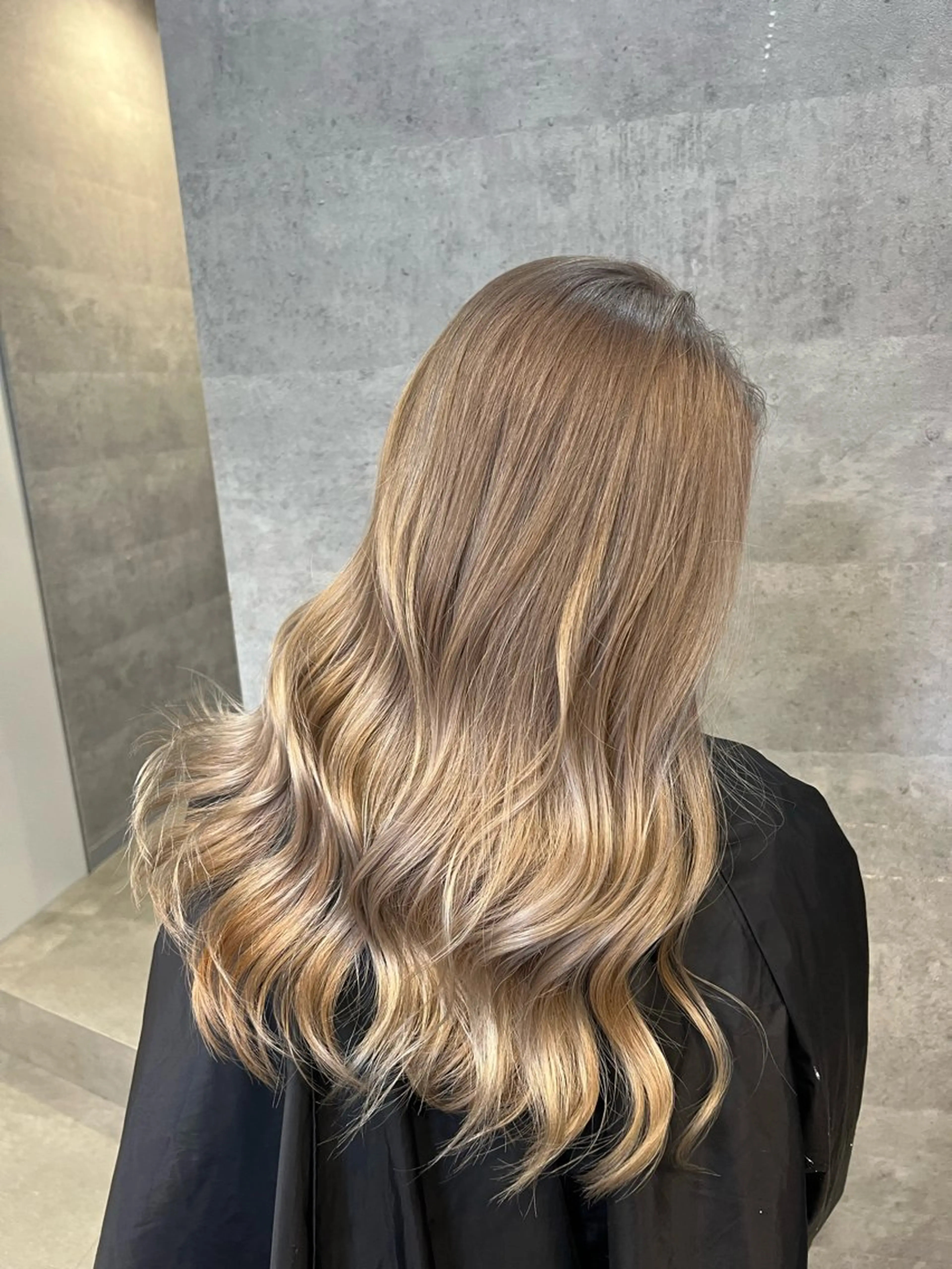 セミロング 難波/ハイトーン 🦋AOI🦋のヘアスタイル