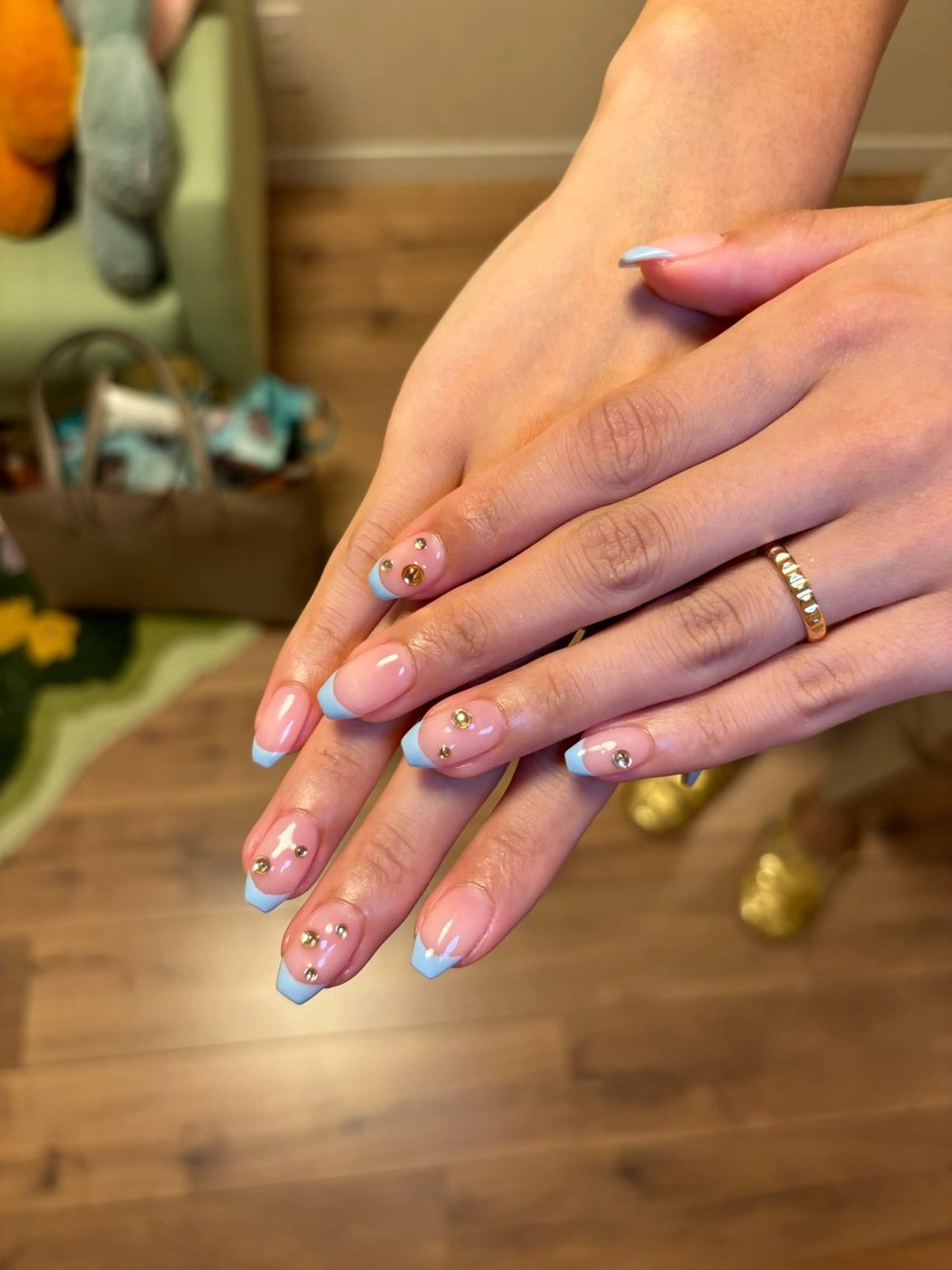 ネイル フレンチネイル 水色 ストーンネイル ハンドネイル 京 美人のネイルデザイン