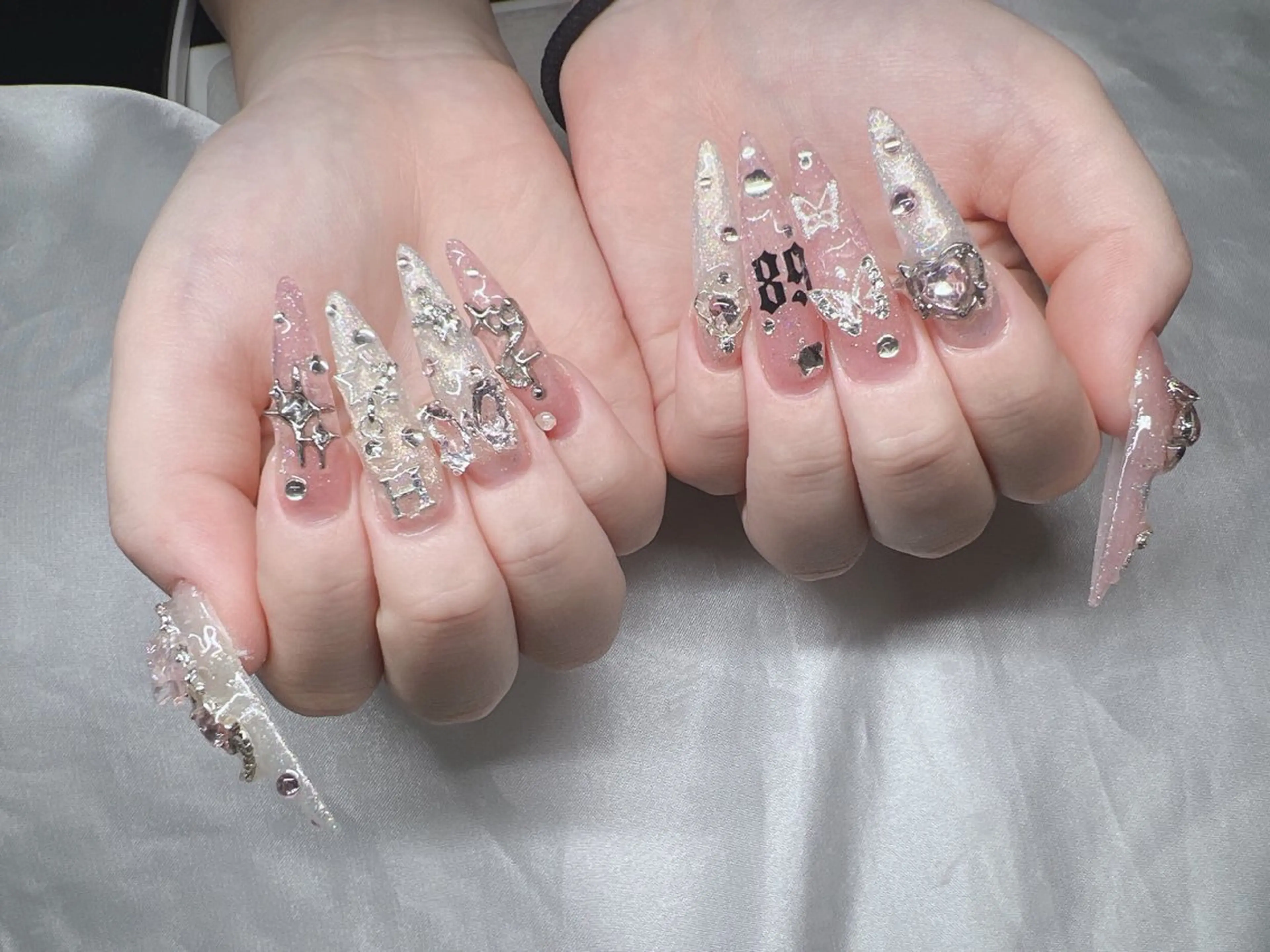 ネイル 長さ出し グラデーション キラキラネイル マグネットネイル ニュアンスネイル ハンドネイル Lee Ainのネイルデザイン