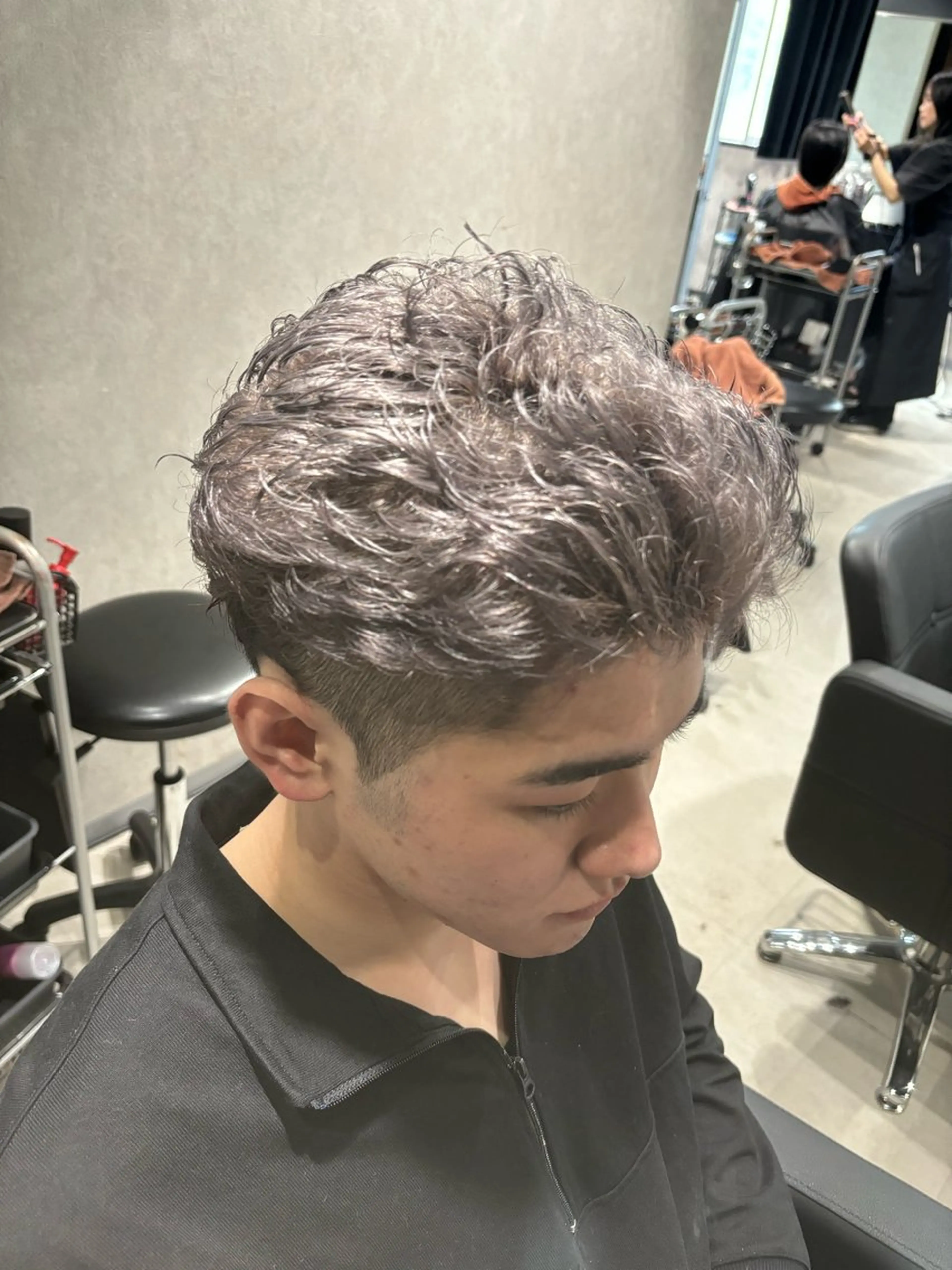 カラー メンズ シルバー カット ヘアカラー トリートメント _WHITE / KENTOのヘアスタイル