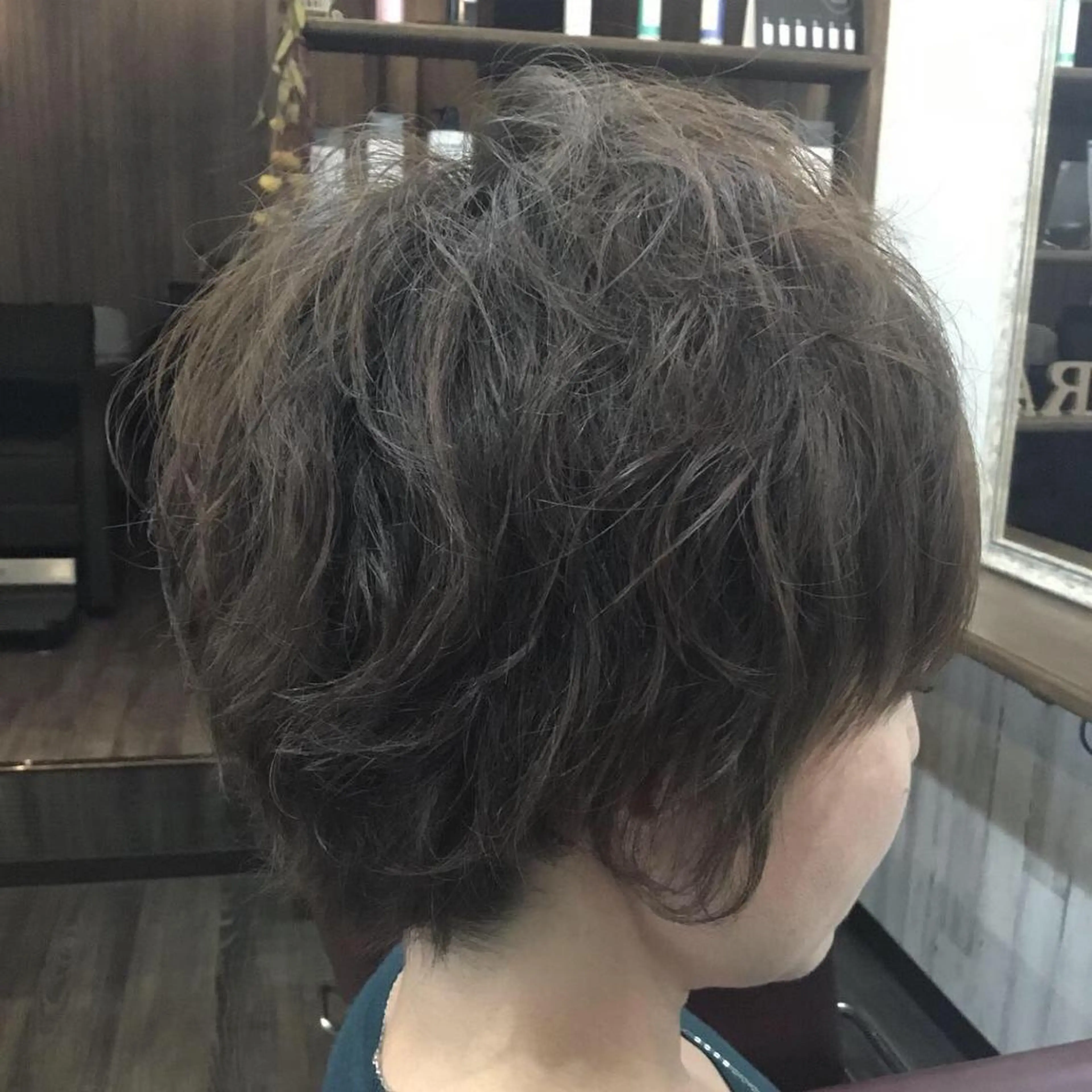 ショート カラー パーマ 金崎 新吾のヘアスタイル