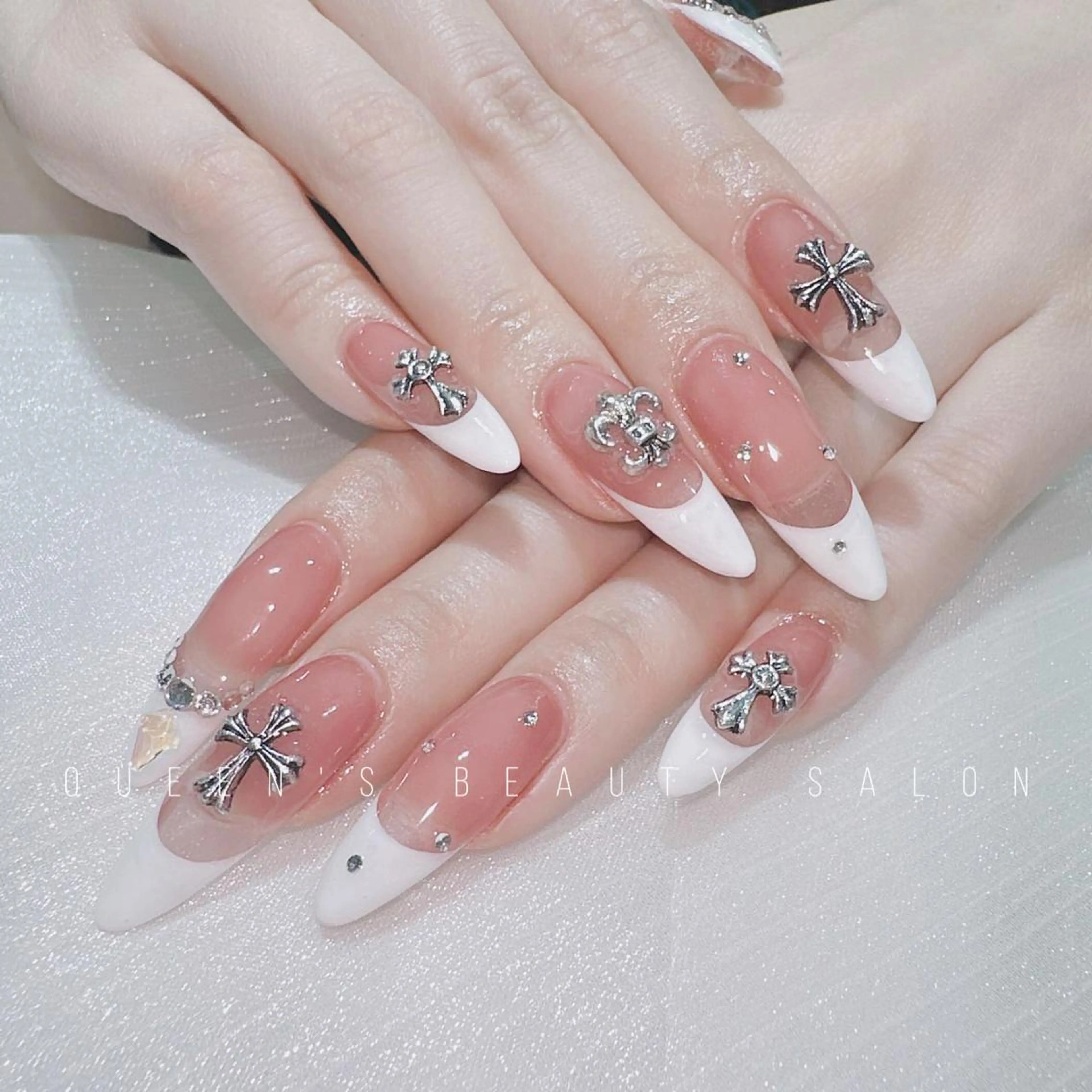 ネイル ハンドネイル Queens マオのネイルデザイン