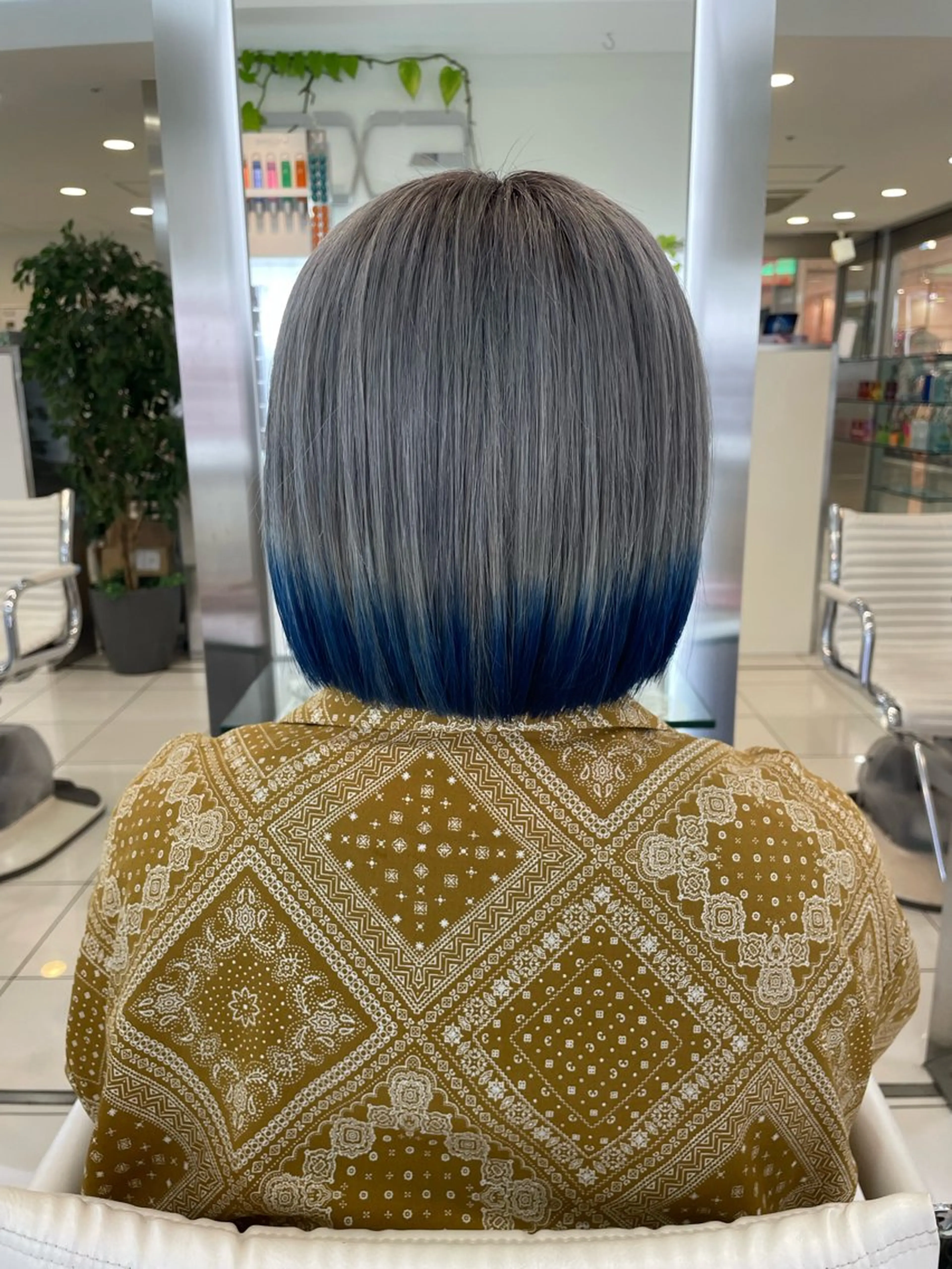 ショート カラー ブルーカラー シルバー 神田 淳美のヘアスタイル