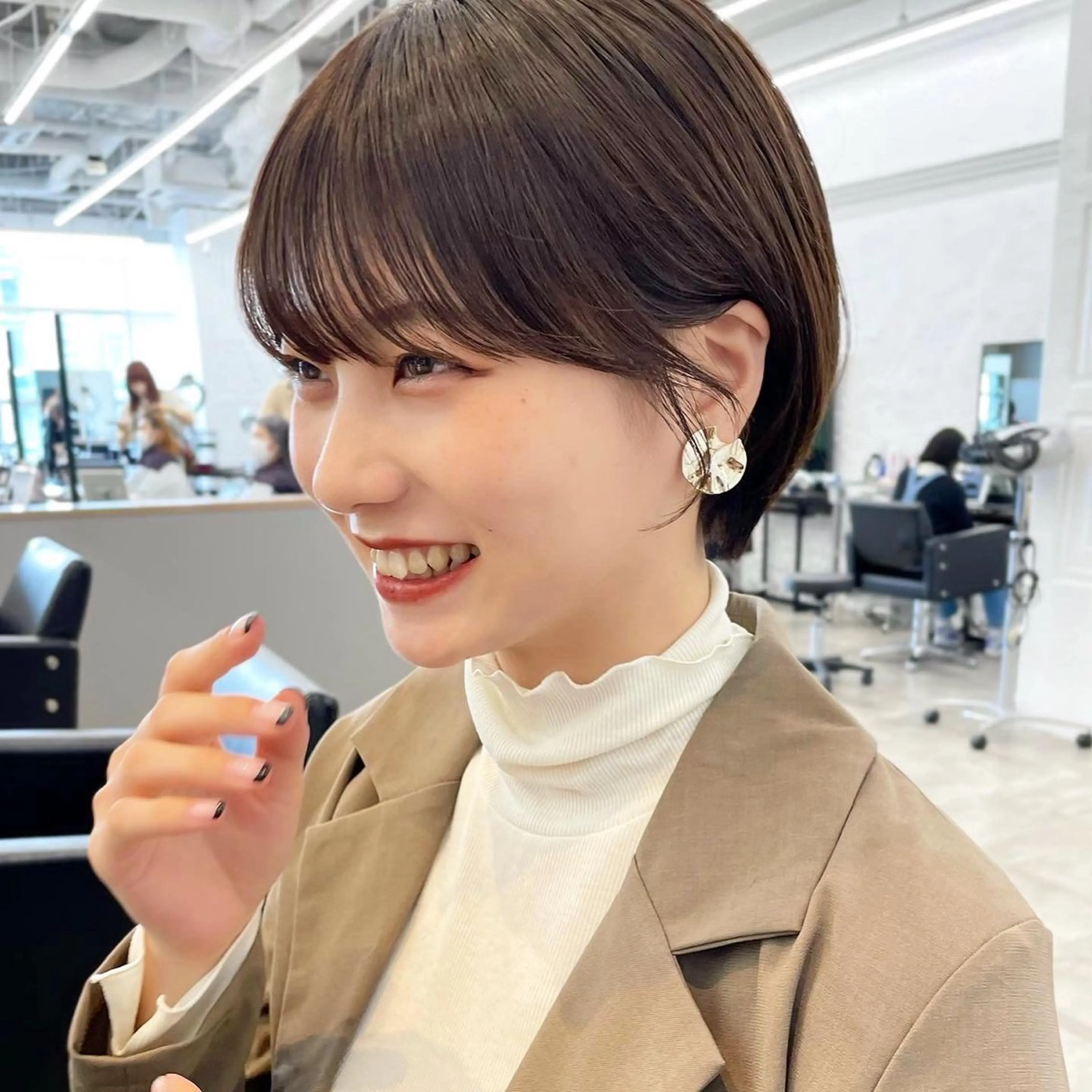 ショート カラー ブラウンカラー ショートヘア レイヤー/ショート透 明感カラー/西田祐賀のヘアスタイル