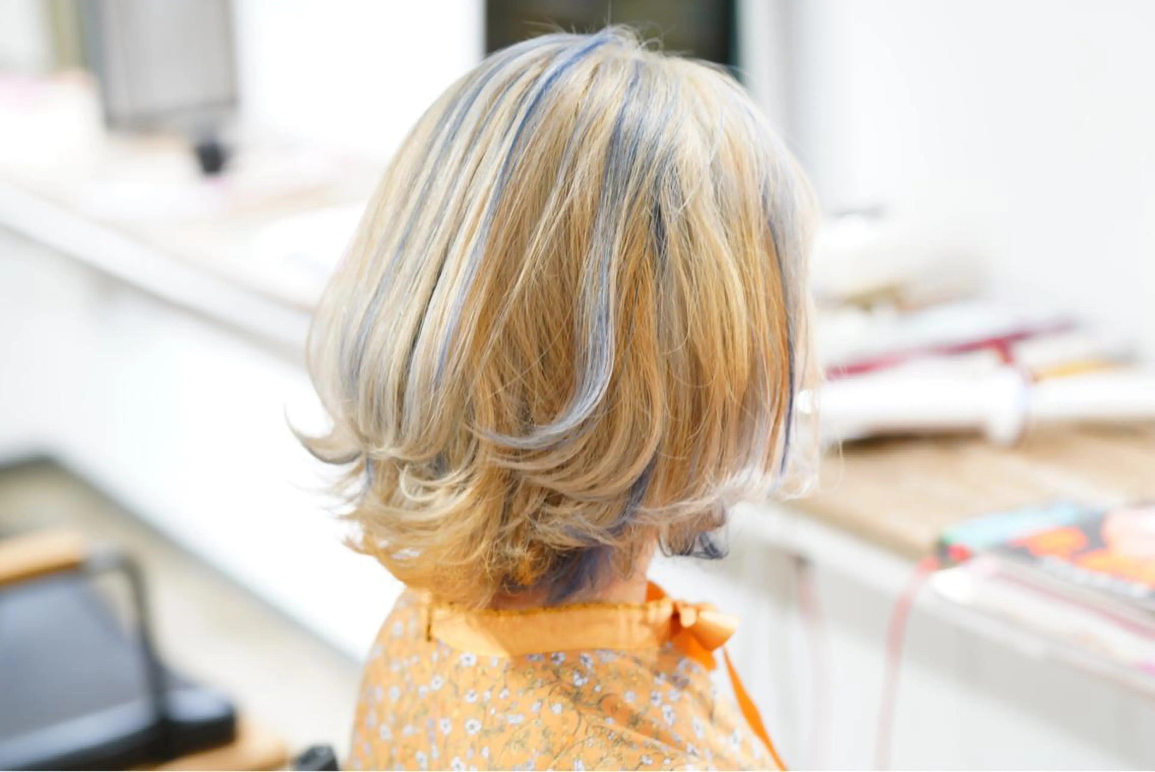 ミディアム カラー ブリーチ ブルーカラー ヘアカラー トリートメント ハイトーン/レイヤー /ケアブリーチ石川治のヘアスタイル