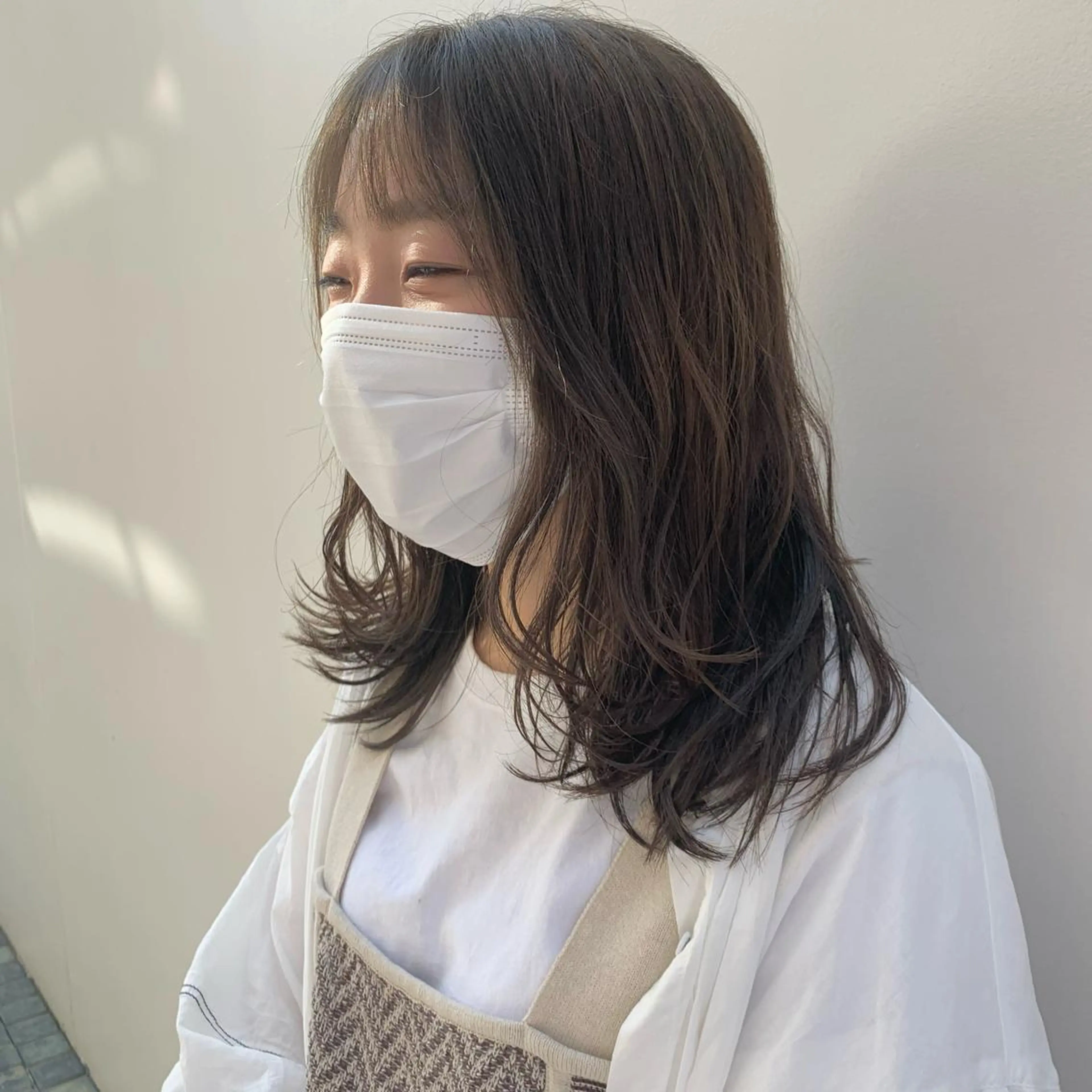 ロング カラー ベージュカラー ブリーチ イヤリングカラー ハイライトカラー イルミナカラー SALOWIN表参道店所属・マンツーマン×半個室 まちだきょうすけのヘアスタイル