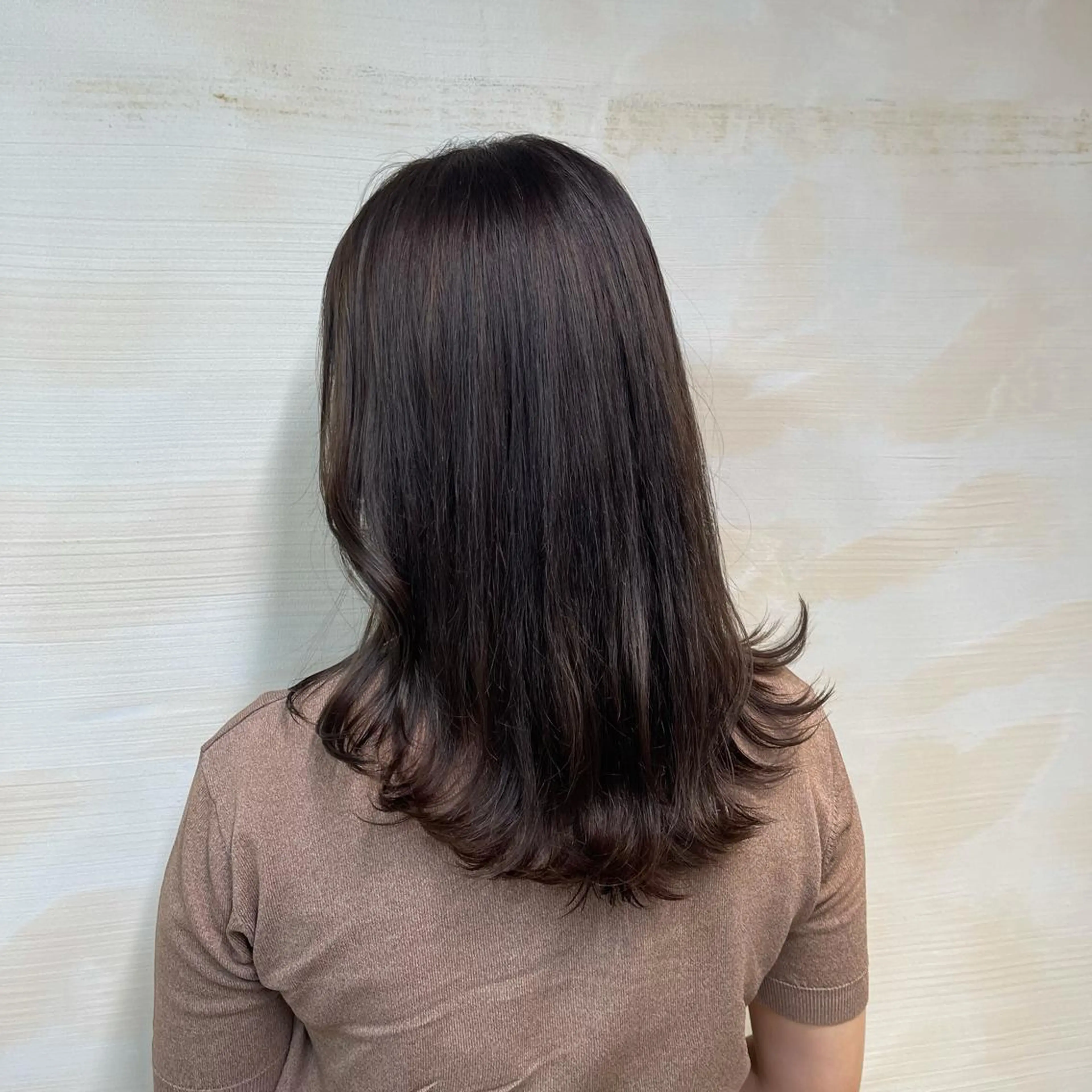 セミロング カラー グレージュ レイヤーカット MEI💫銀座 エクステ/艶カラーのヘアスタイル