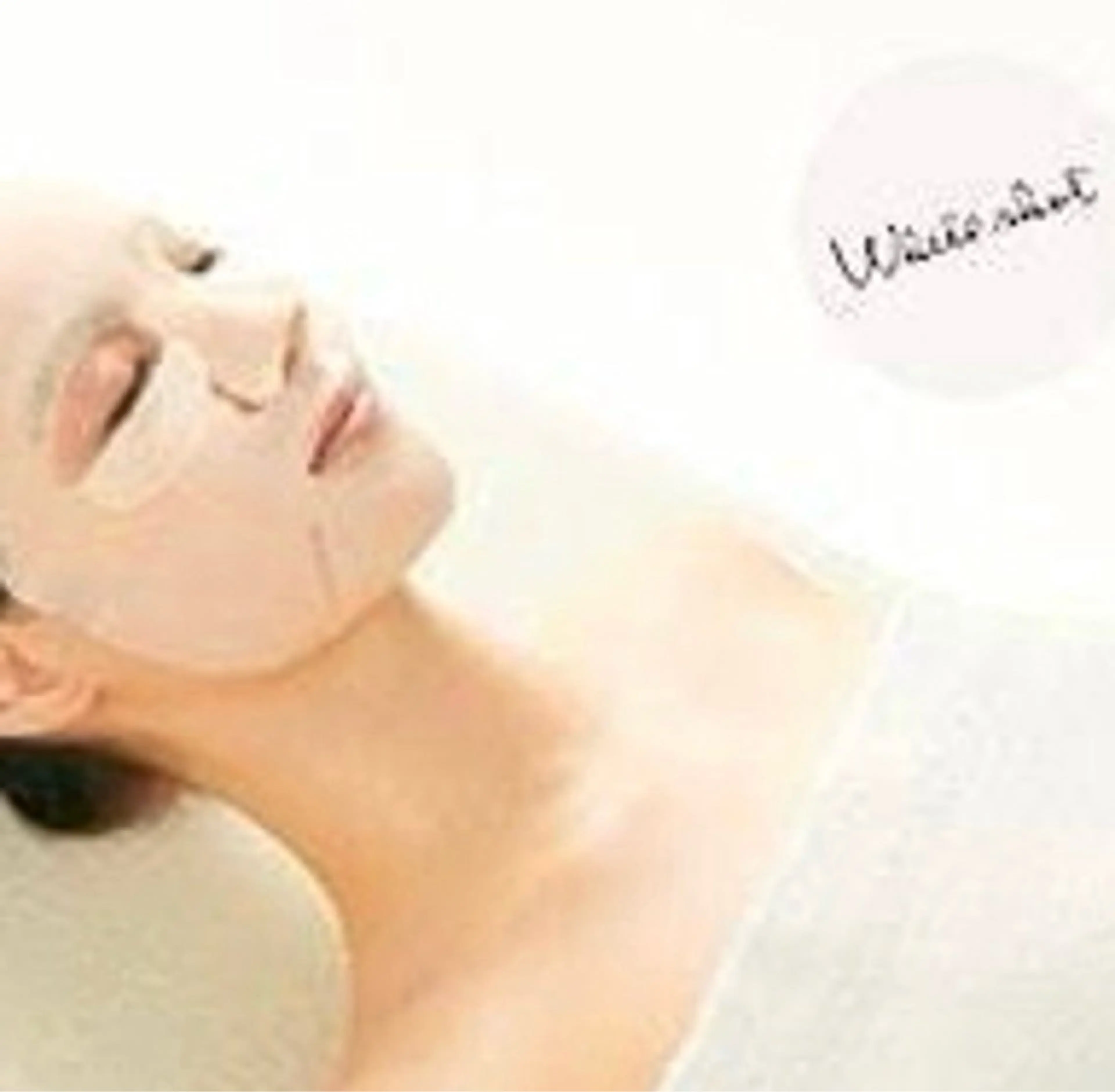 肌分析（60分）＋フェイシャルマッサージ＋コンセントレーションケアbyホワイトショット（30分）の写真