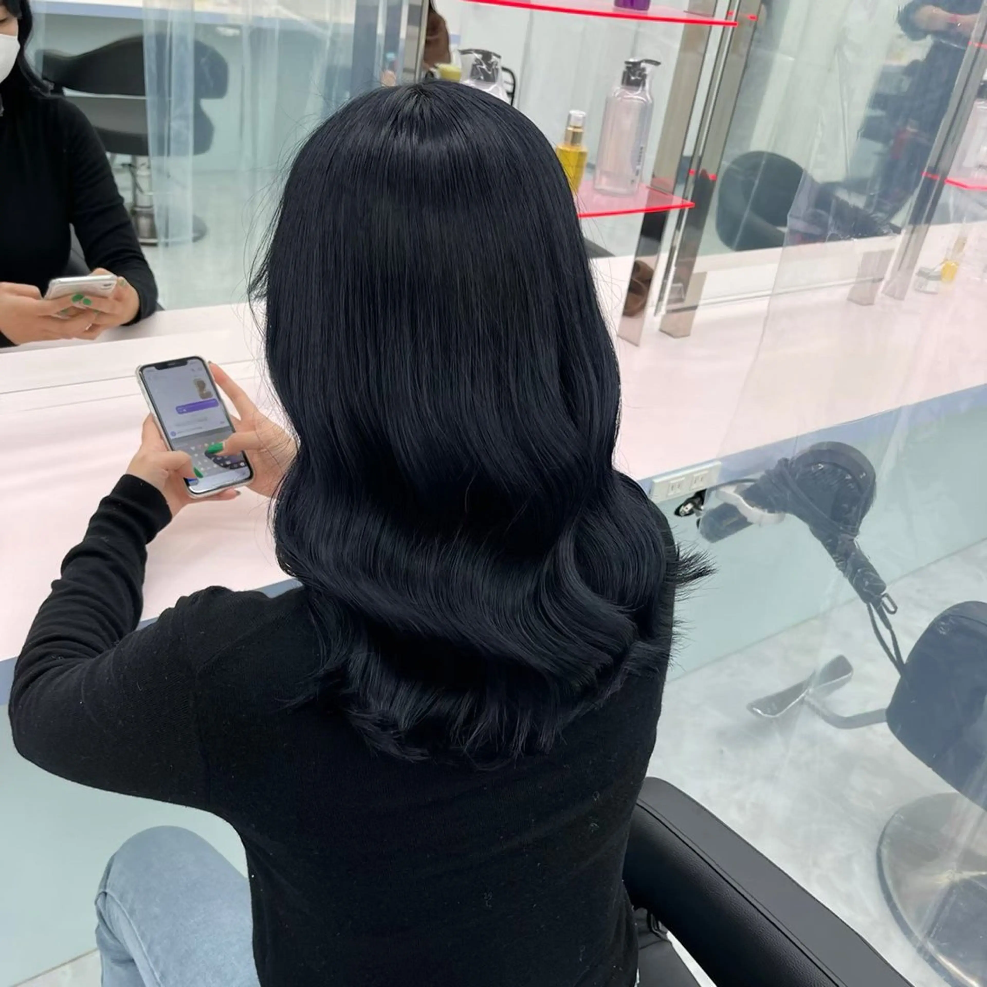 セミロング カラー パーマ ヘアアレンジ 透明感ブリーチカラー 🌈TOMOHIROのヘアスタイル