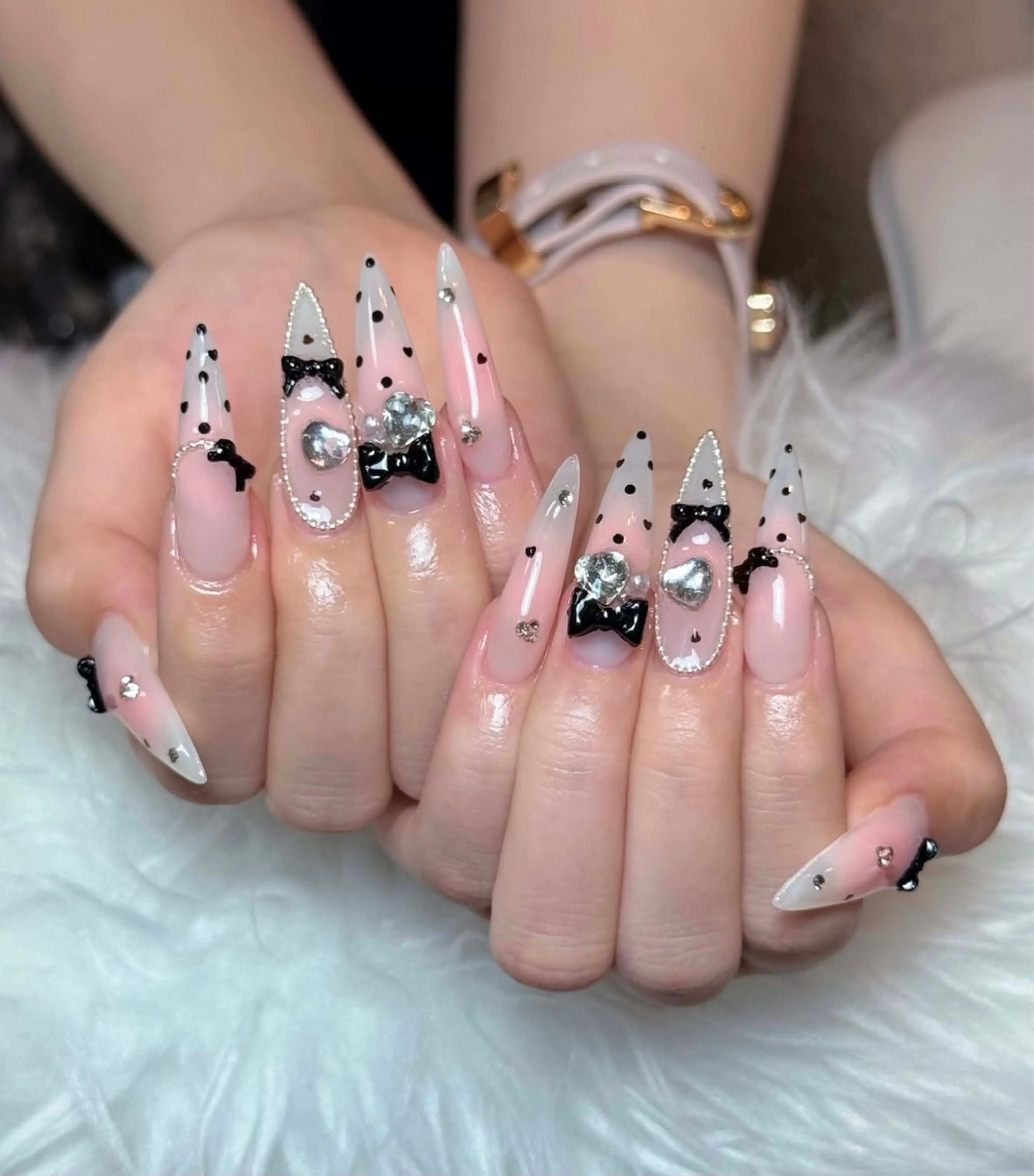 ネイル チークネイル ドット フレンチネイル グラデーション ハート ハンドネイル ハンドケア Eli Nails 新宿のネイルデザイン