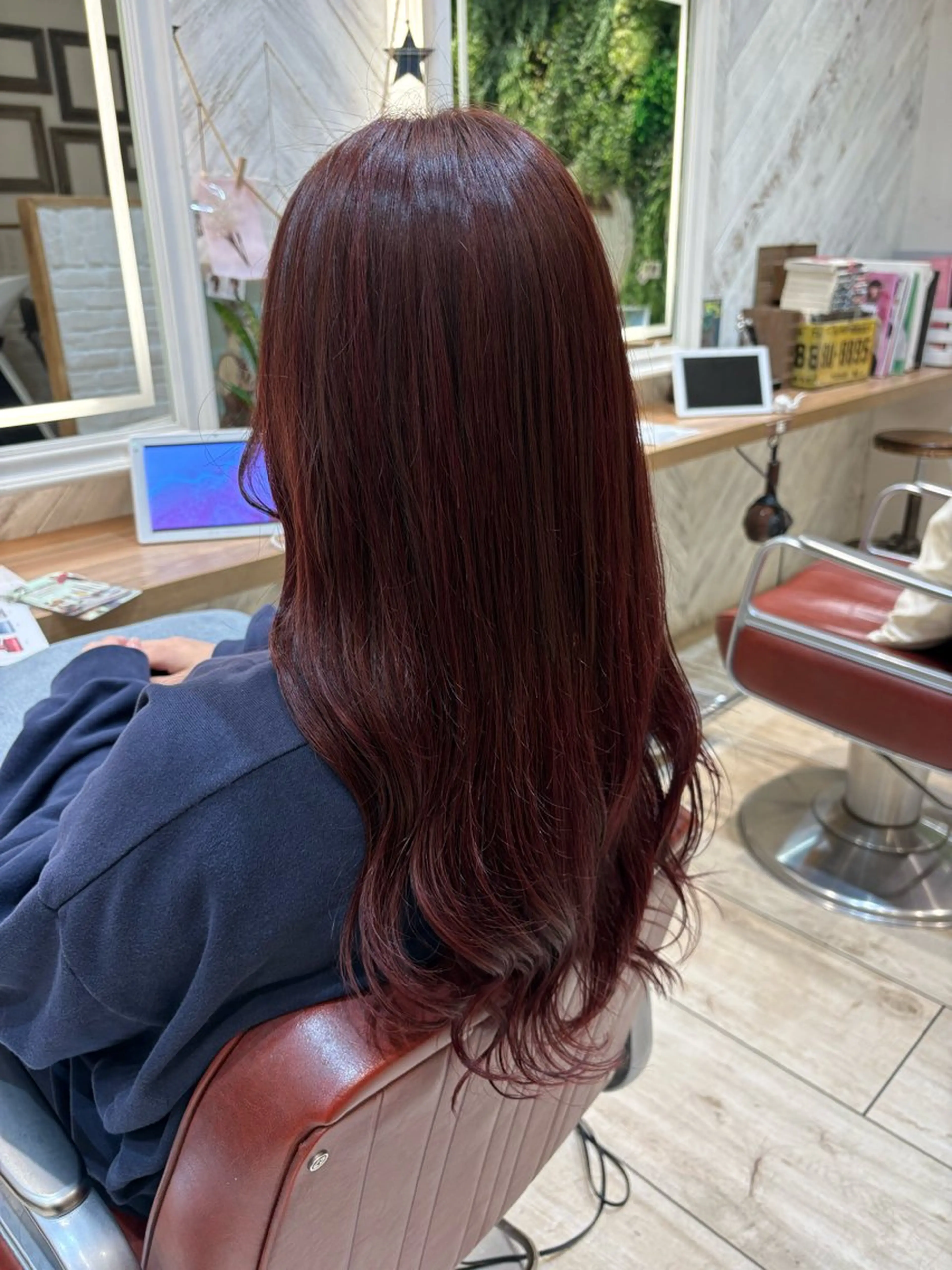 ロング カラー シールエクステ レッドカラー エクステ ヘアカラー エクステ ハイトーンカラー シールエクステのヘアスタイル