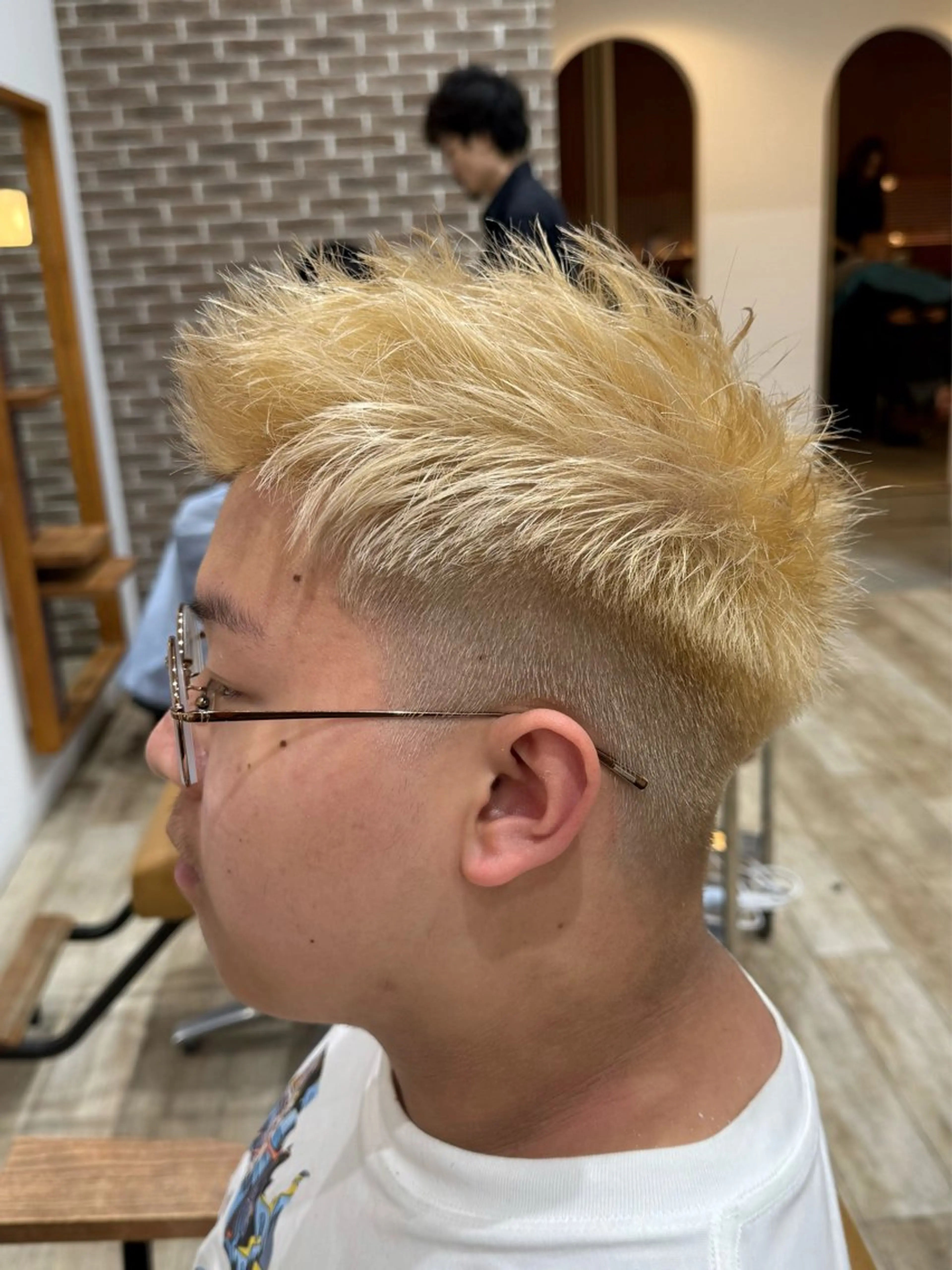 ショート カラー メンズ フェザーパーマ メンズハイトーン カルマパーマ マッシュ メンズパーマ peakshair所属・堀江/レイヤーカット 𝒀𝑼𝑻𝑶のヘアスタイル