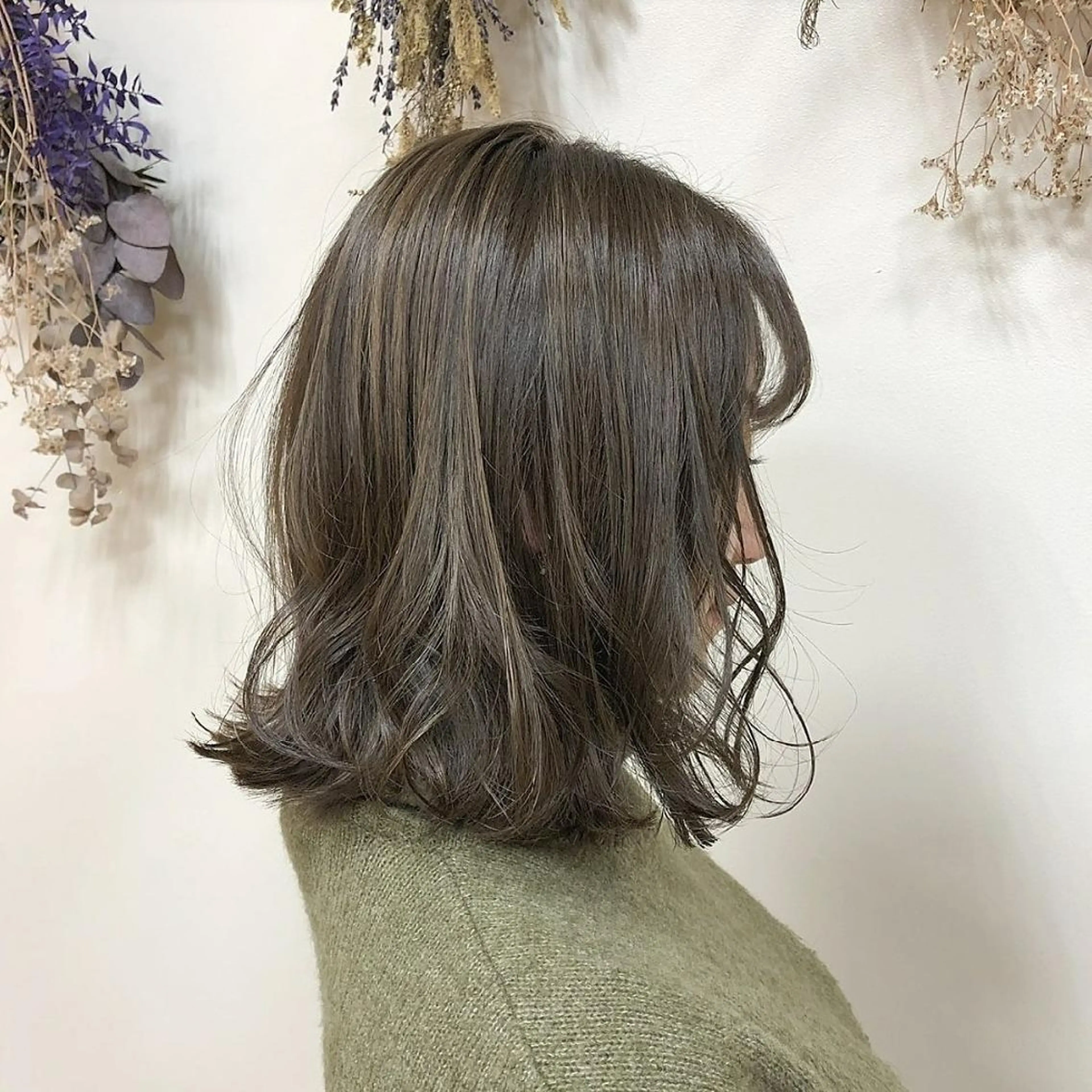 ミディアム 切りっぱなしボブ ボブ ハイライト 外ハネヘア MARRON 🍊mihoのヘアスタイル