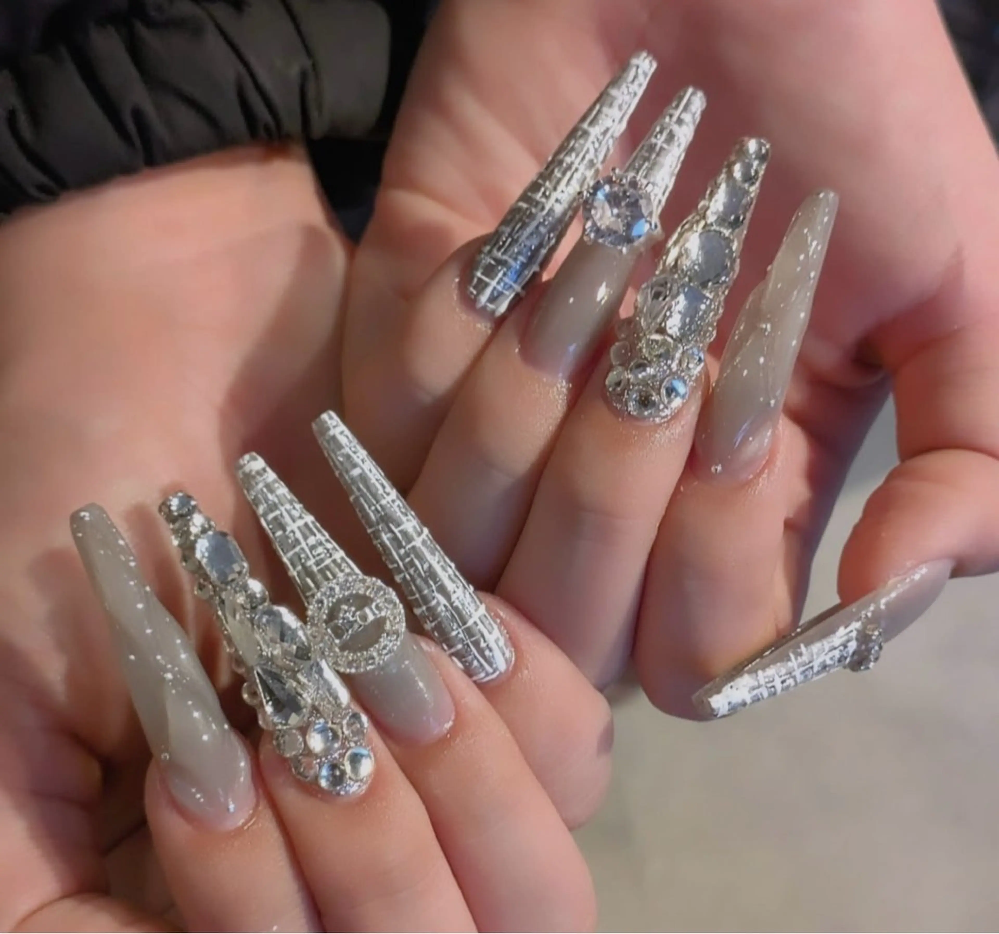 ネイル グラデーション キラキラネイル ワンカラーネイル 冬ネイル Jenn Nail Salonのネイルデザイン