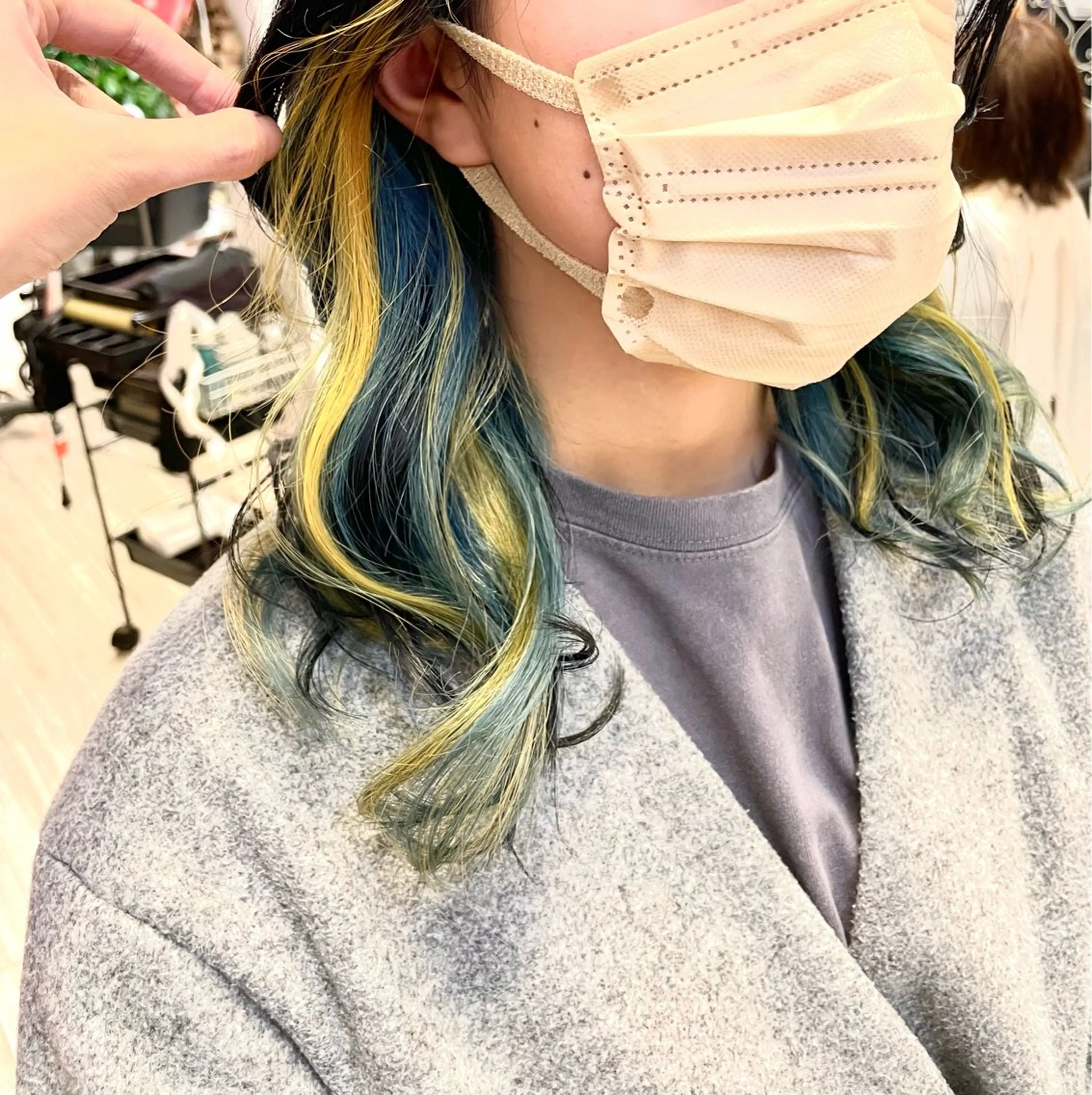 セミロング カラー インナーカラー 推し ブリーチ  髪質改善のヘアスタイル