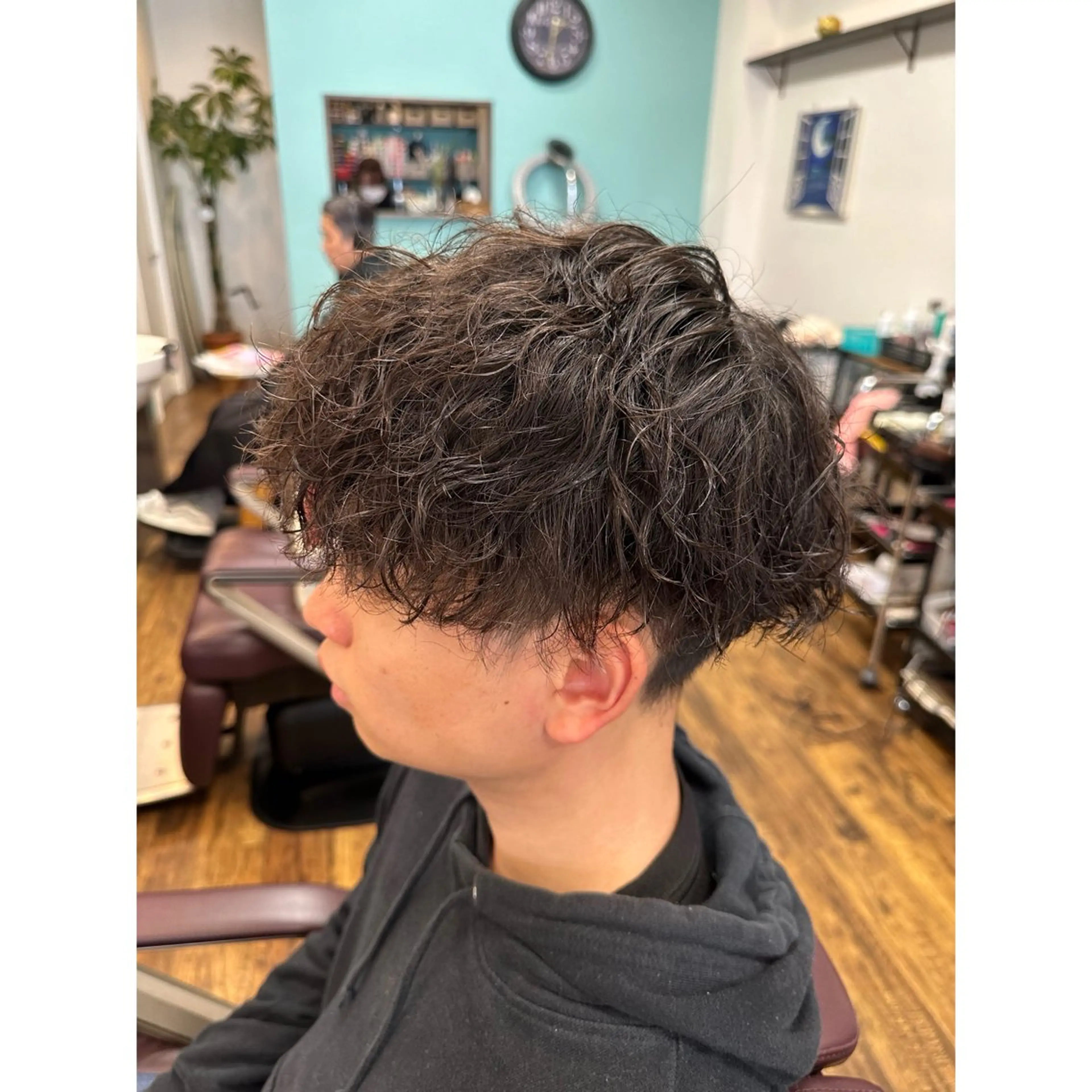 ショート パーマ メンズ 波巻きパーマ 髪質改善特化美容師 酸性ストレート近藤俊のヘアスタイル
