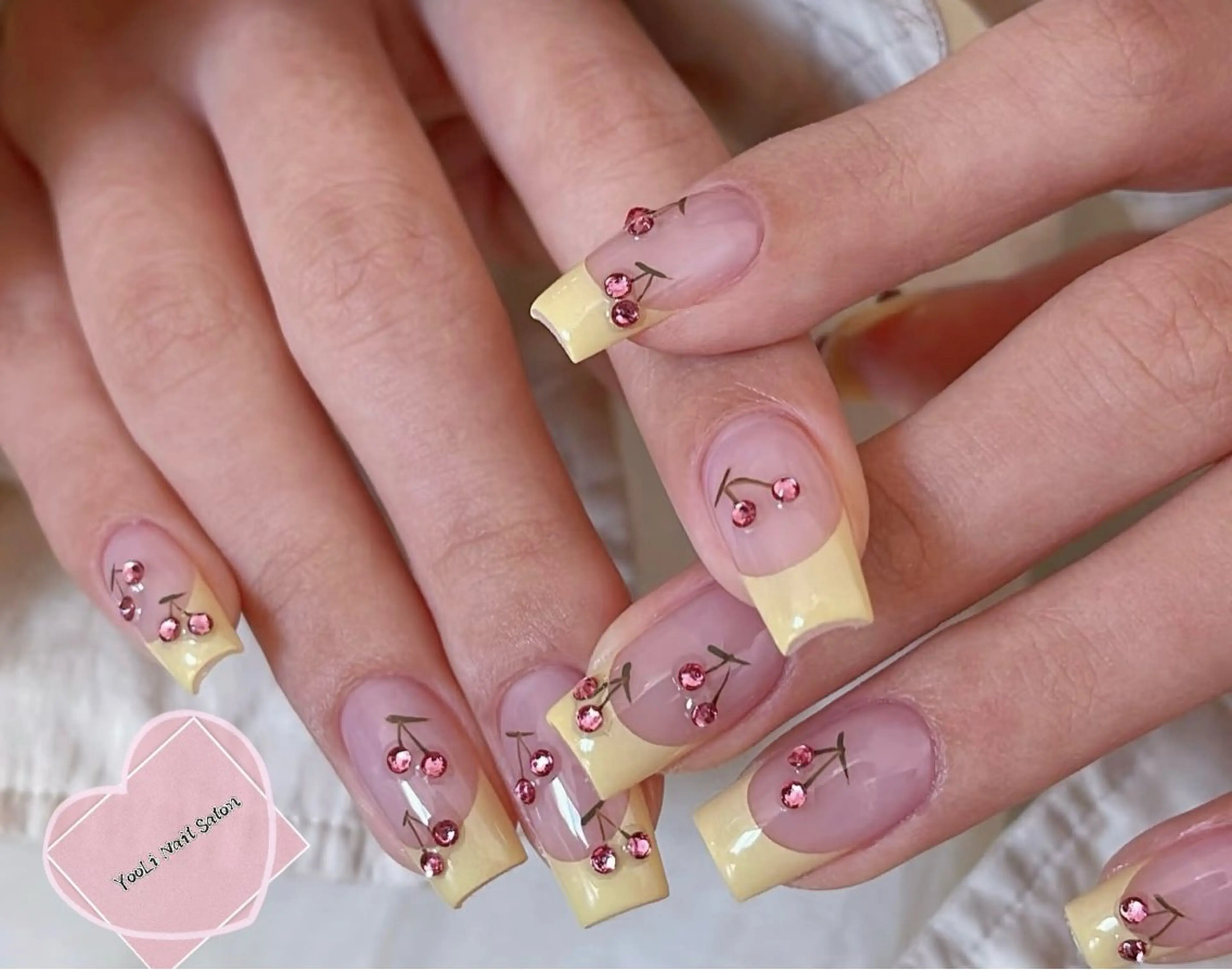 ネイル アートネイル オーロラネイル チークネイル フレンチネイル ガラスフレンチ ハンドネイル 🎀YooLi Nail salonのネイルデザイン