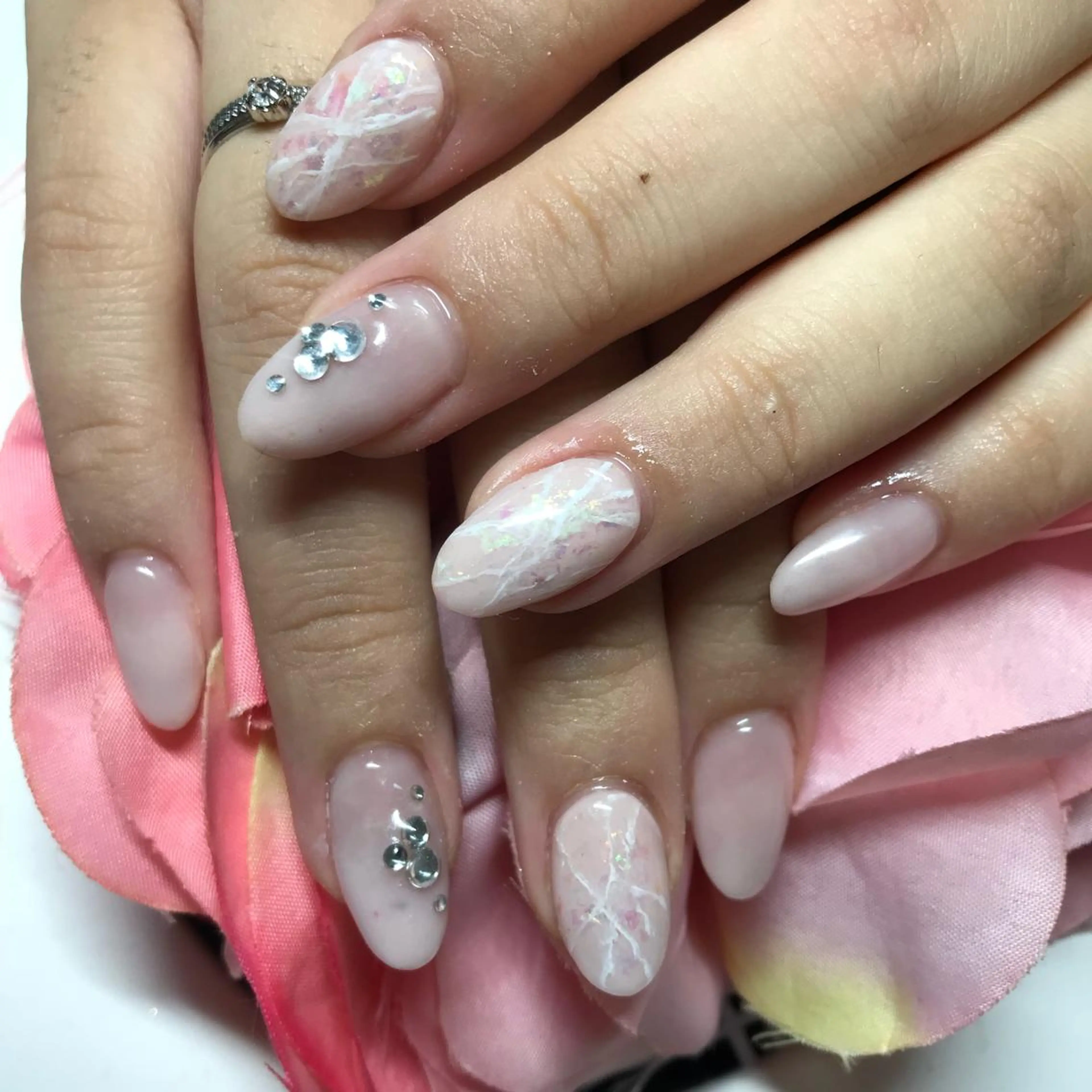 ショート ネイル アートネイル グラデーション ワンカラーネイル ストーンネイル ハンドネイル 《LB》ラブリエ Nail&eyeのマツエク・マツパデザイン