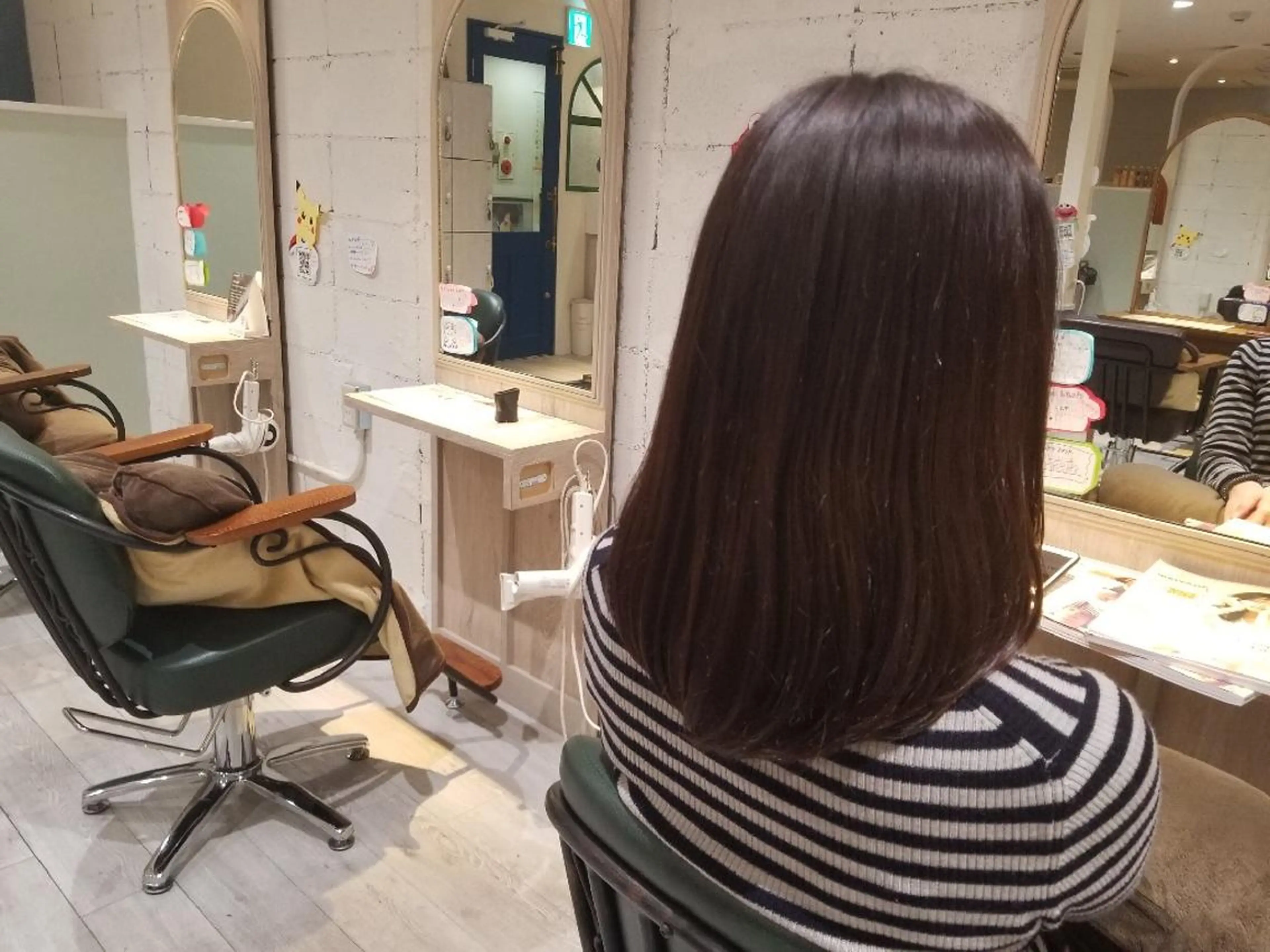 ミディアム カット SAKURA (サクラ)のヘアスタイル