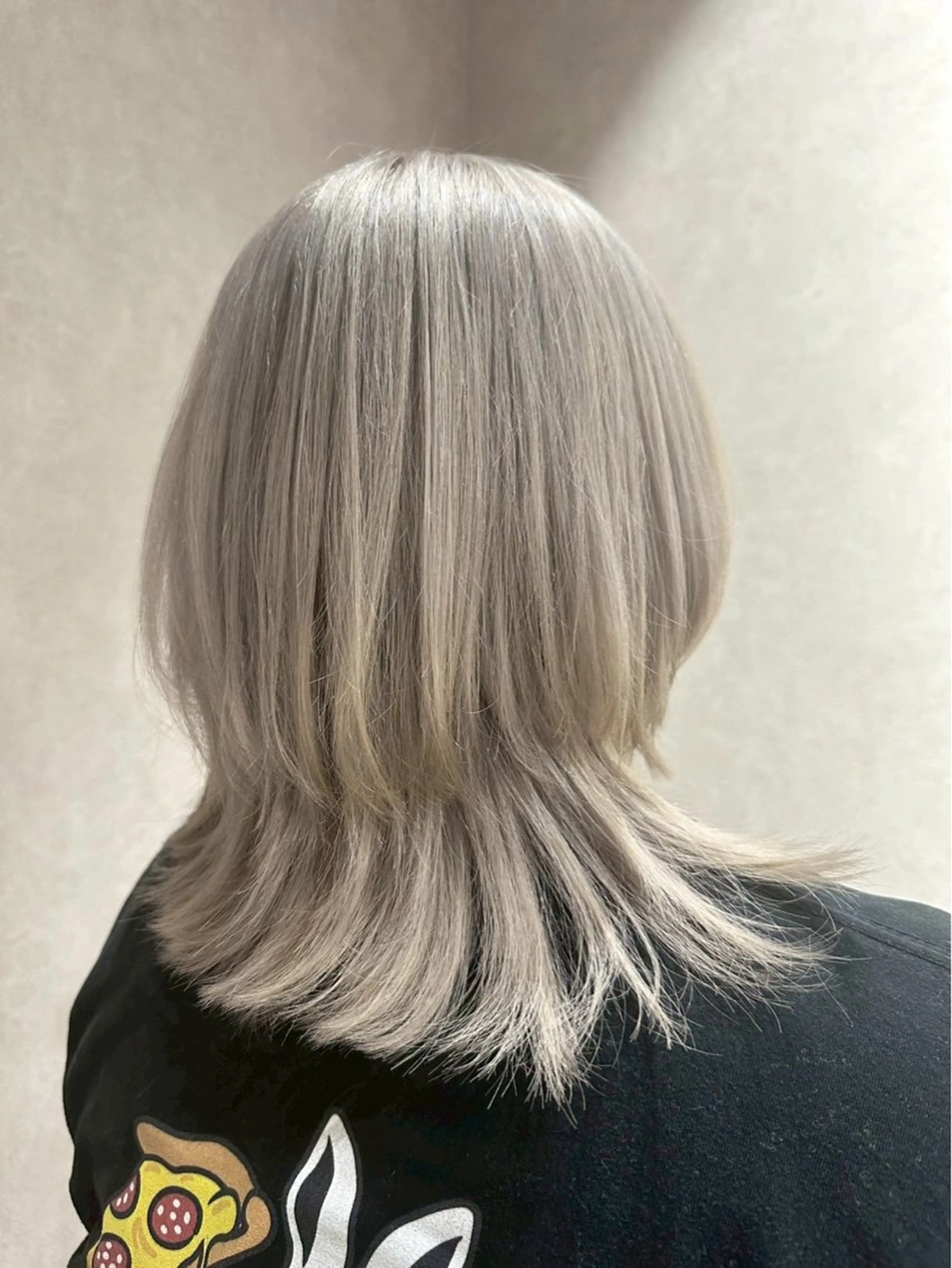 ミディアム カラー ベージュカラー ブリーチ ホワイトベージュ くびれヘア ウルフカット カット ヘアカラー メンズ特化☝️添田 好恵のヘアスタイル