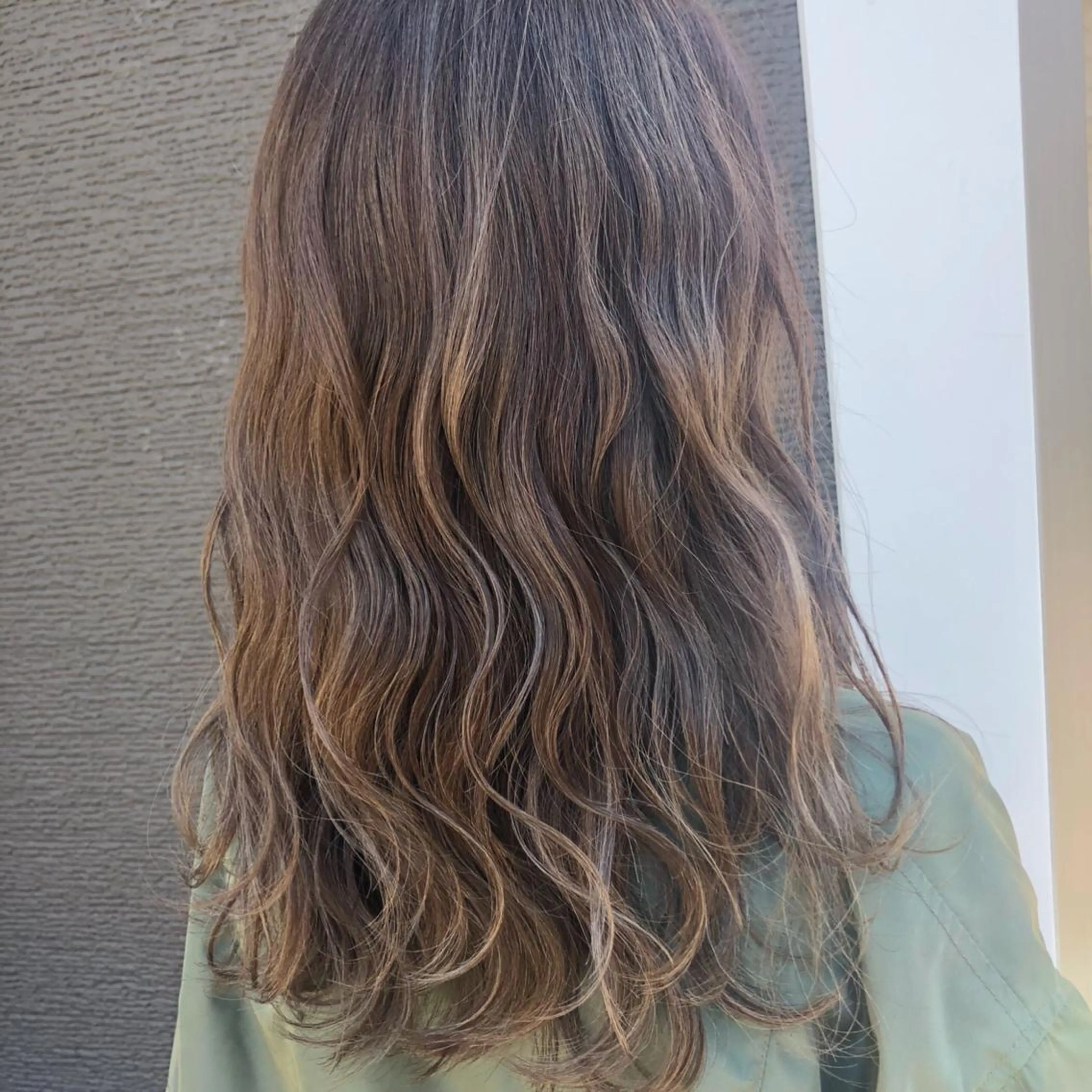 ロング カラー 透明感カラー ハイライトカラー ハイライト ヘアカラー Rina  のヘアスタイル