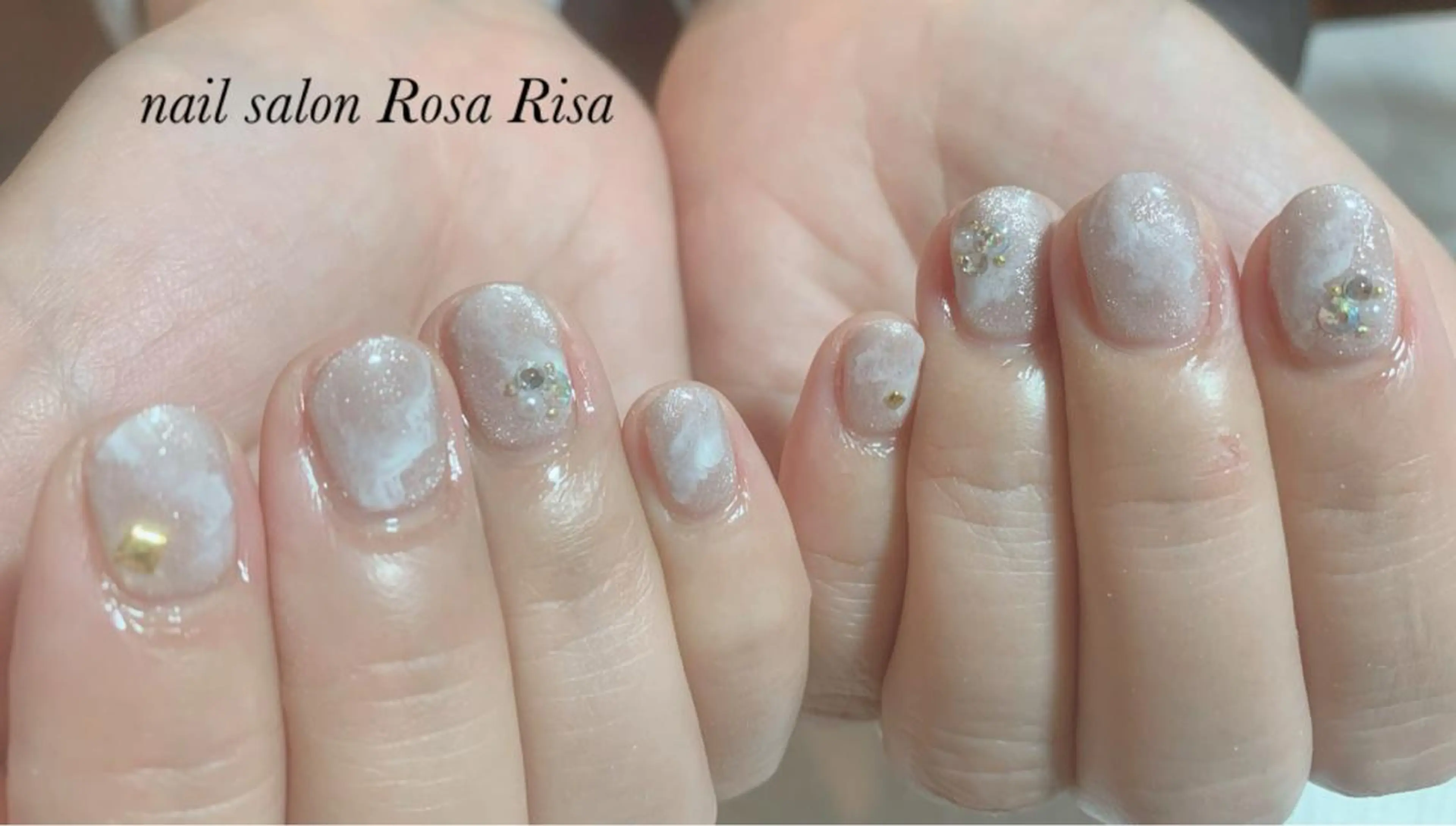 ショート ネイル マグネットネイル 大理石ネイル(マーブル) ホワイト ネイルスタジオ シェイクユアハンズのネイルデザイン