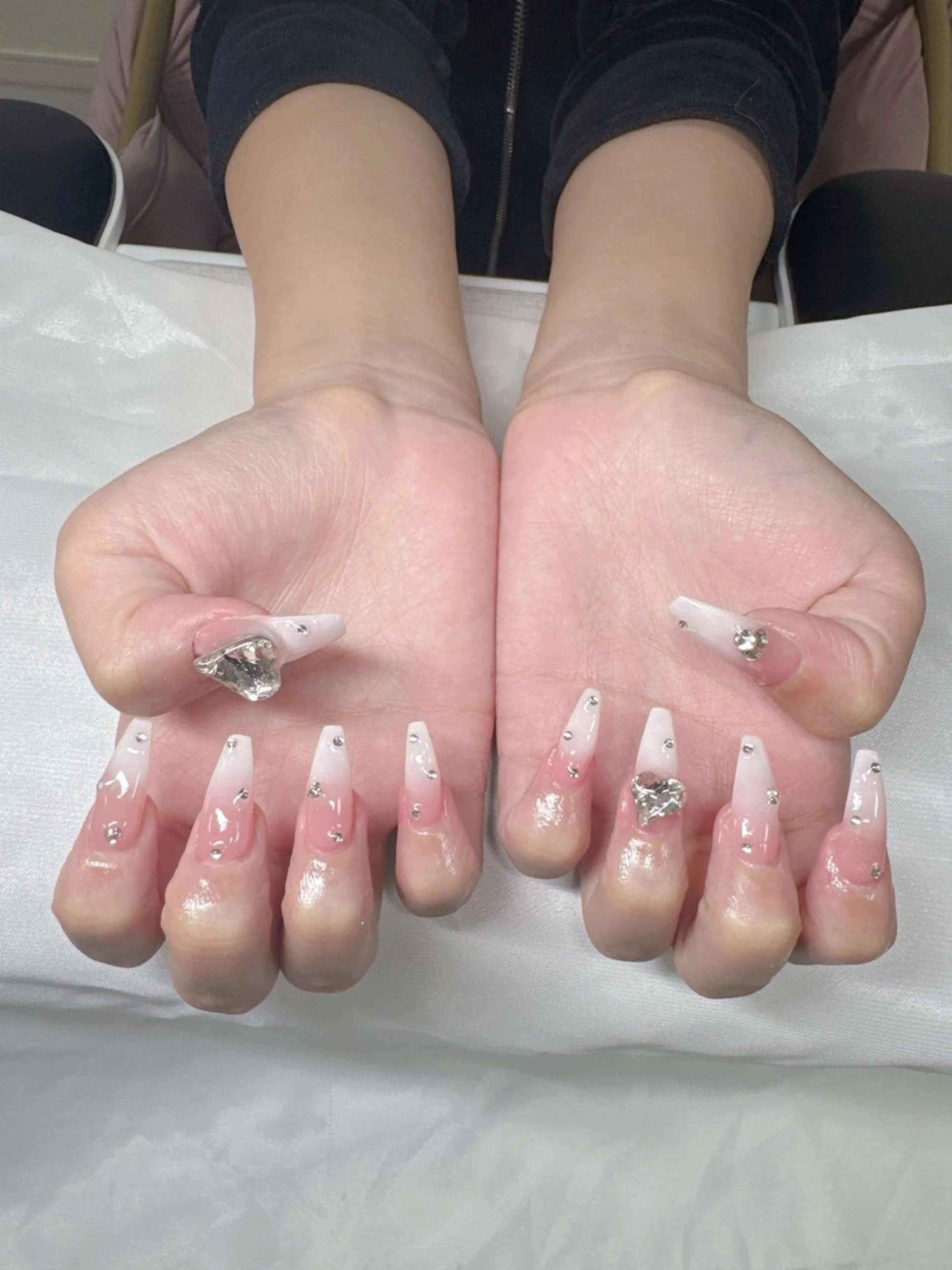 ネイル 長さ出し グラデーション 卒業式 キラキラネイル マグネットネイル Lee Nailsのネイルデザイン