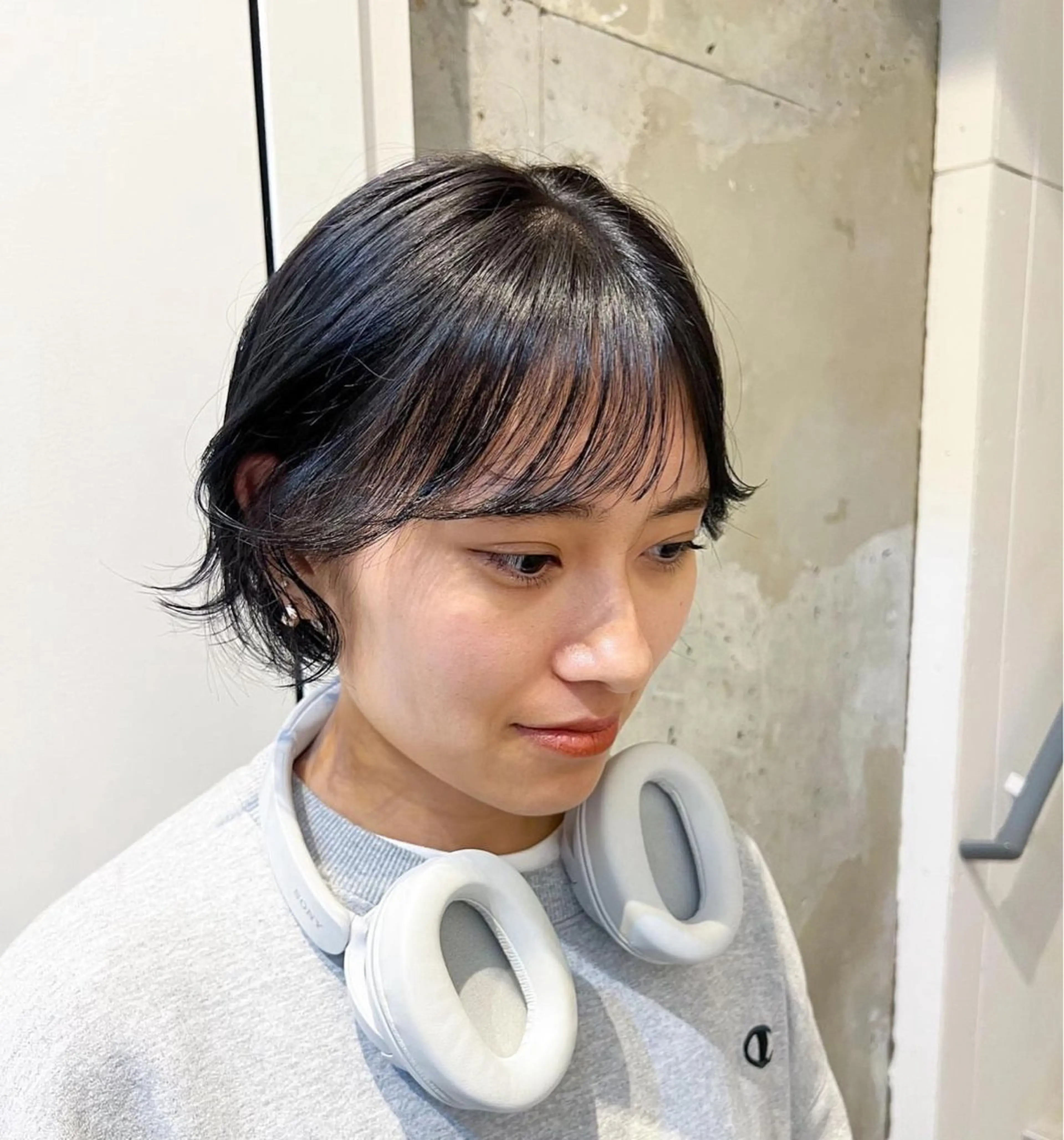 ショート カラー 黒髪 ニーナ/MONIQA /ハイトーンカラーのヘアスタイル