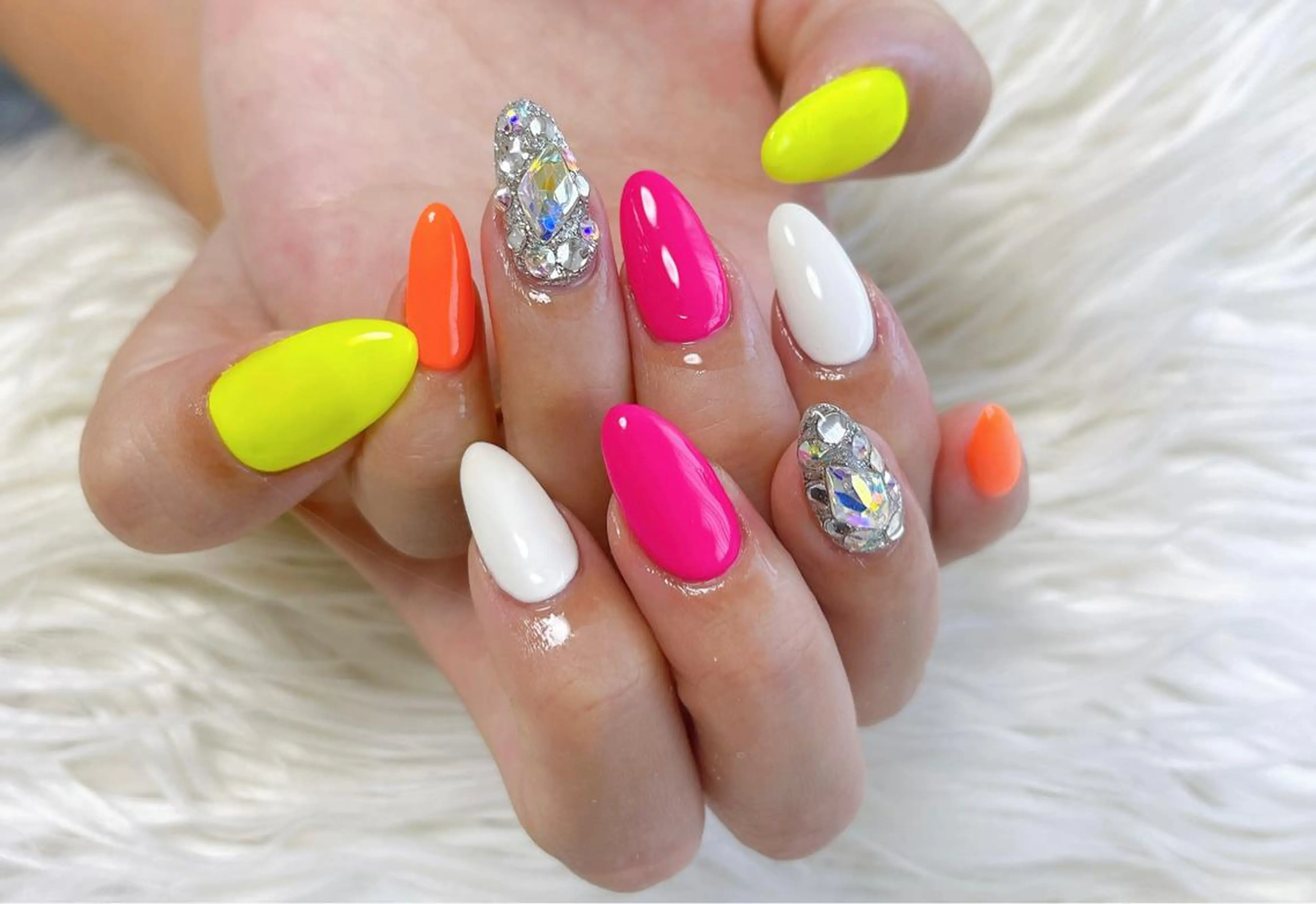 ネイル ストーンネイル ハンドネイル 松田 由真のネイルデザイン