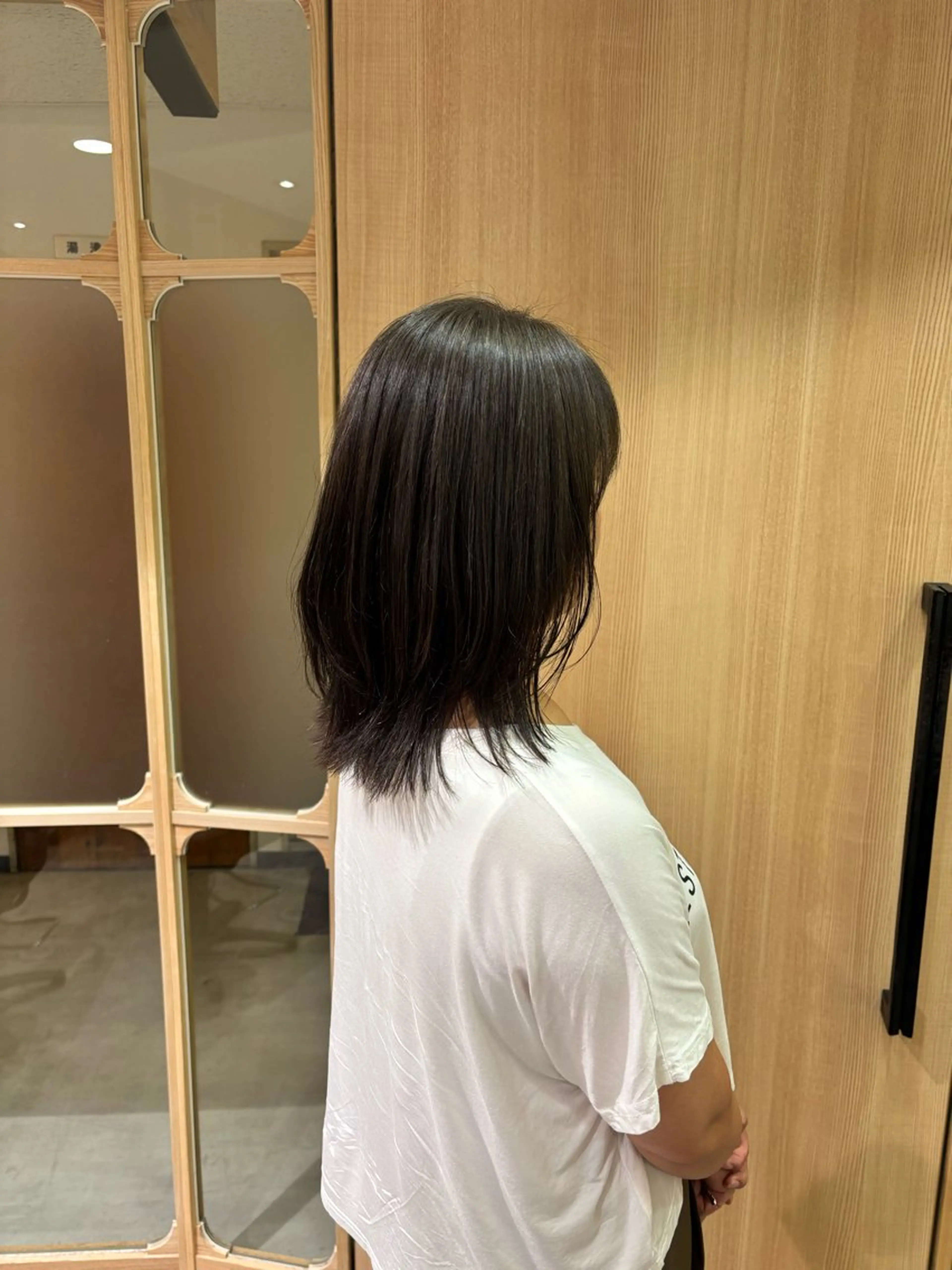 ミディアム ミディアムレイヤー レイヤーカット エルロン 栢原のヘアスタイル