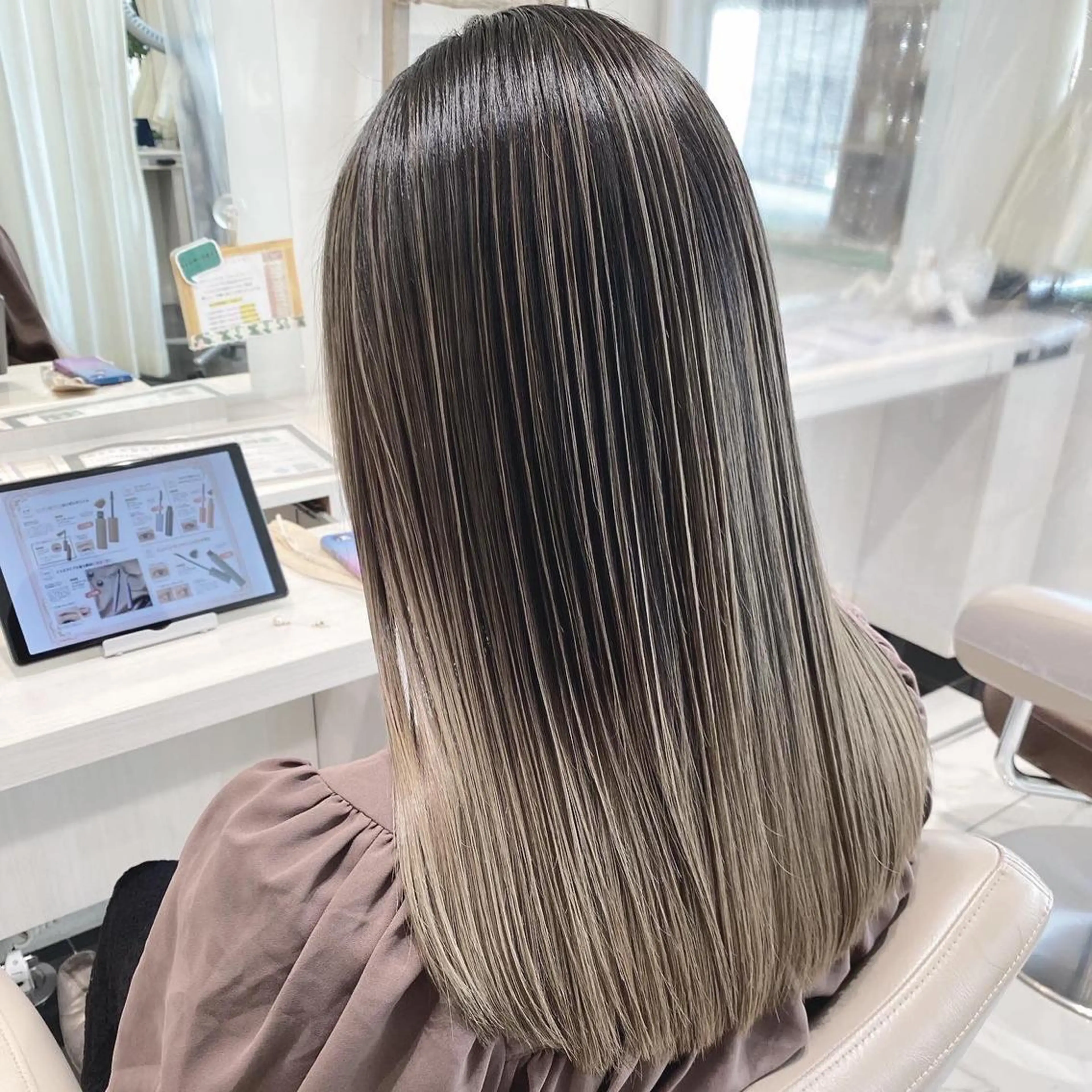 セミロング カラー バレイヤージュ 髪質改善 レイヤーカット カット ヘアカラー トリートメント 山崎俊輔/髪質改善 /バレイヤージュのヘアスタイル