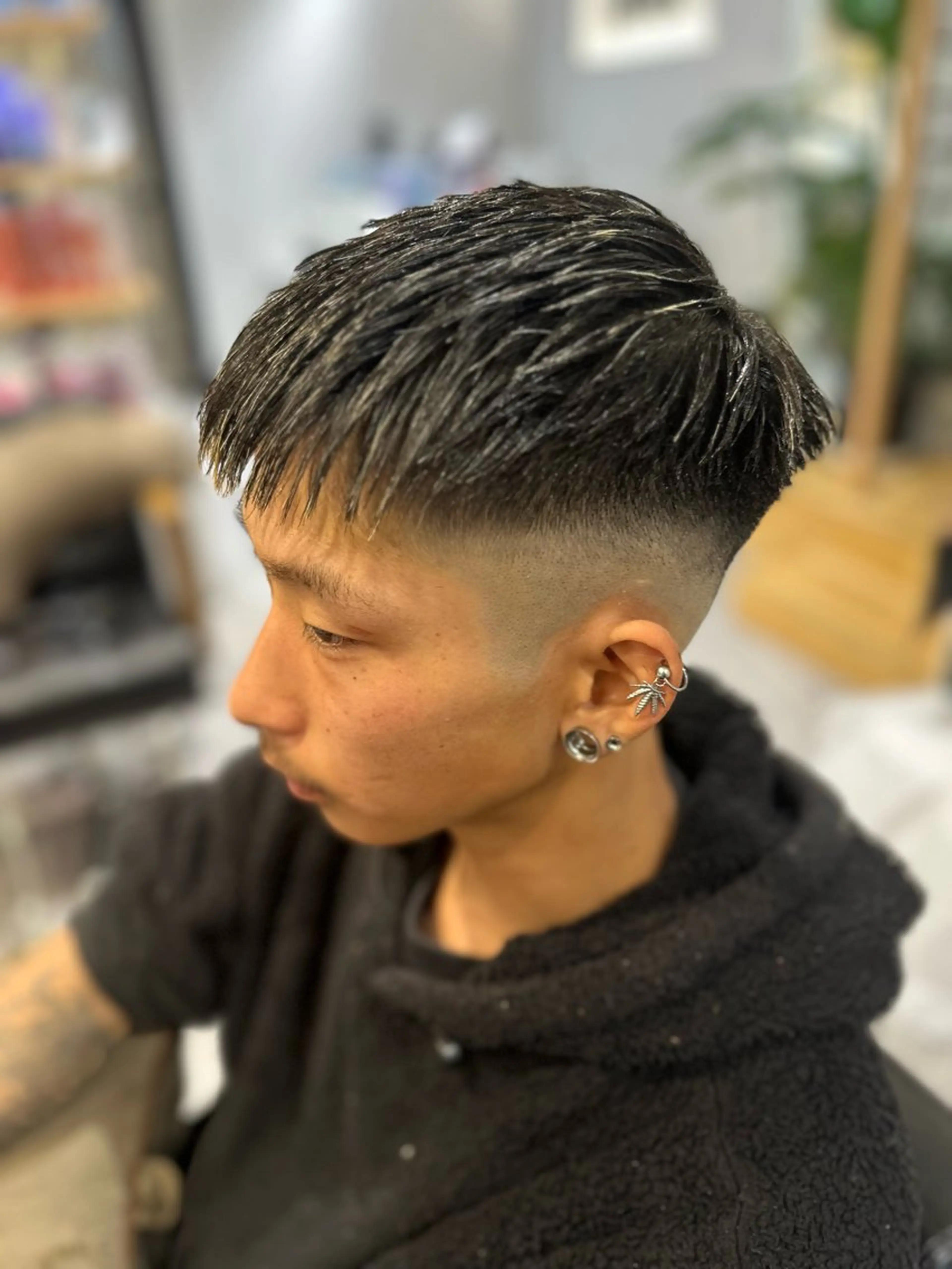 ショート メンズ フェードカット スキンフェード アダチ コウスケのヘアスタイル