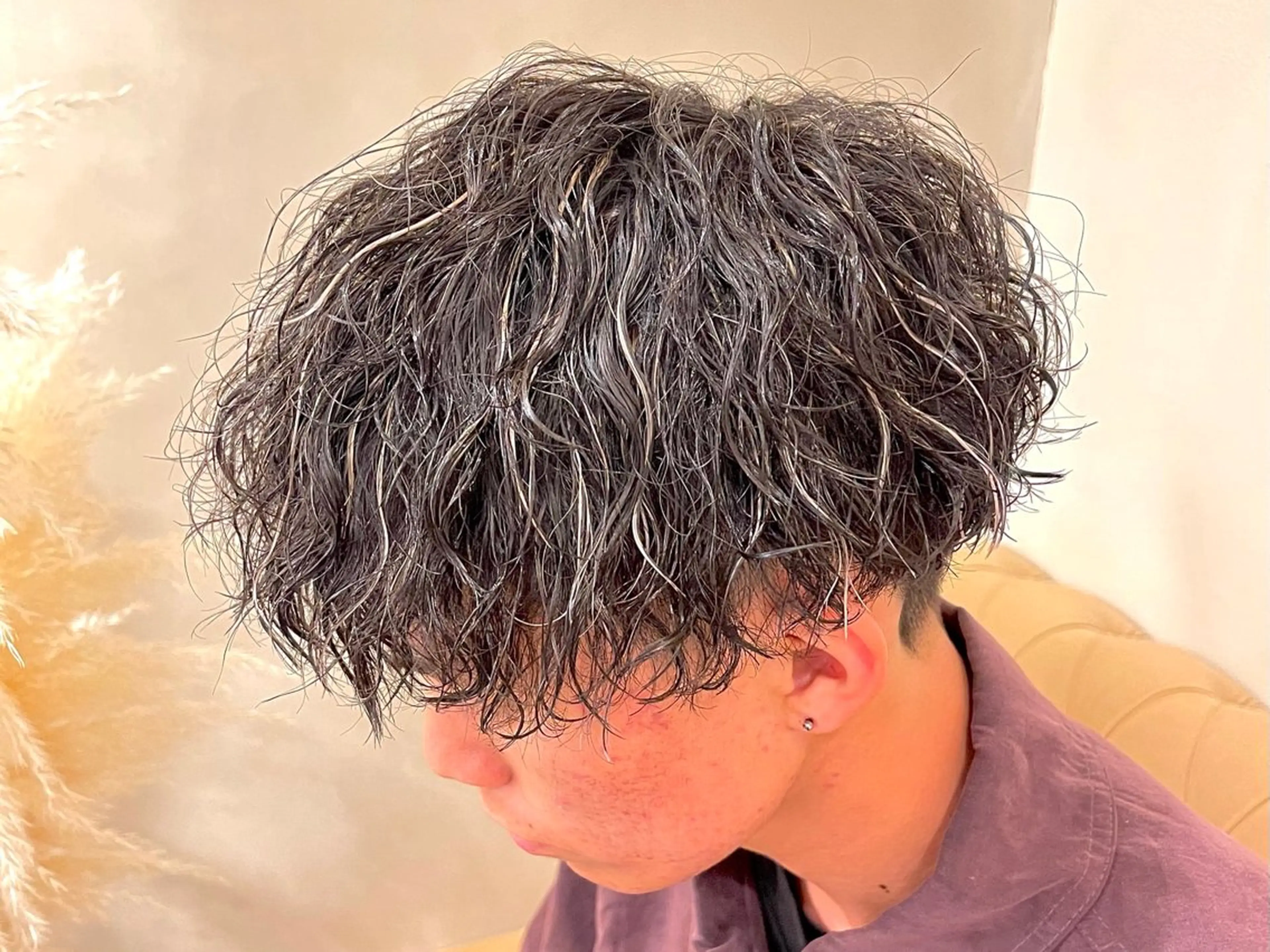 パーマ メンズ メンズハイライト MEN‘S HAIR BLEACHi塩釜口所属・市原亮/塩釜口/ ツイスパ/波巻きのヘアスタイル