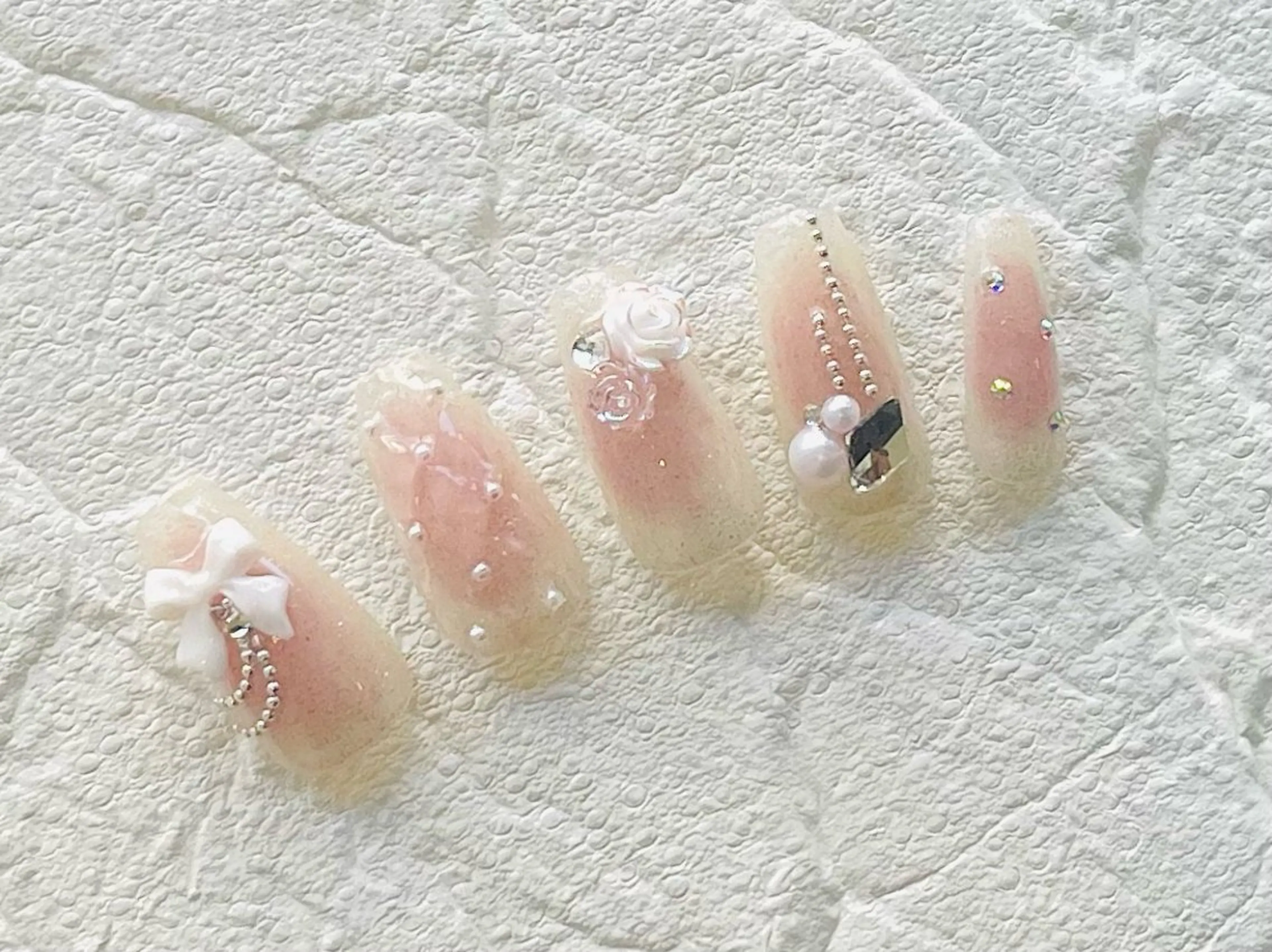 ネイル AYA Reginaのネイルデザイン