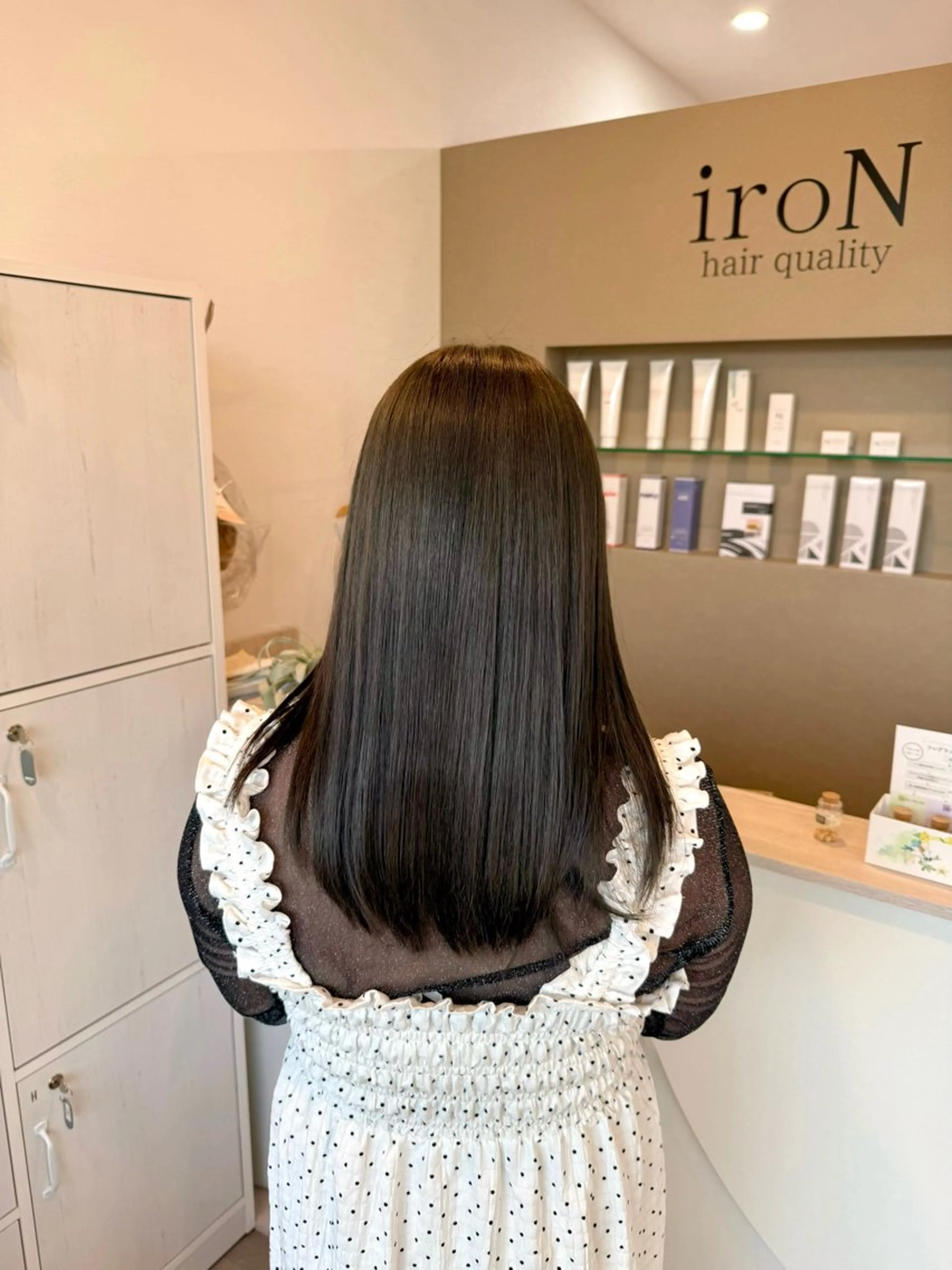 セミロング カラー 透明感カラー グレージュ オリーブグレージュ オリーブグレー iroN 小泉 俊太のヘアスタイル