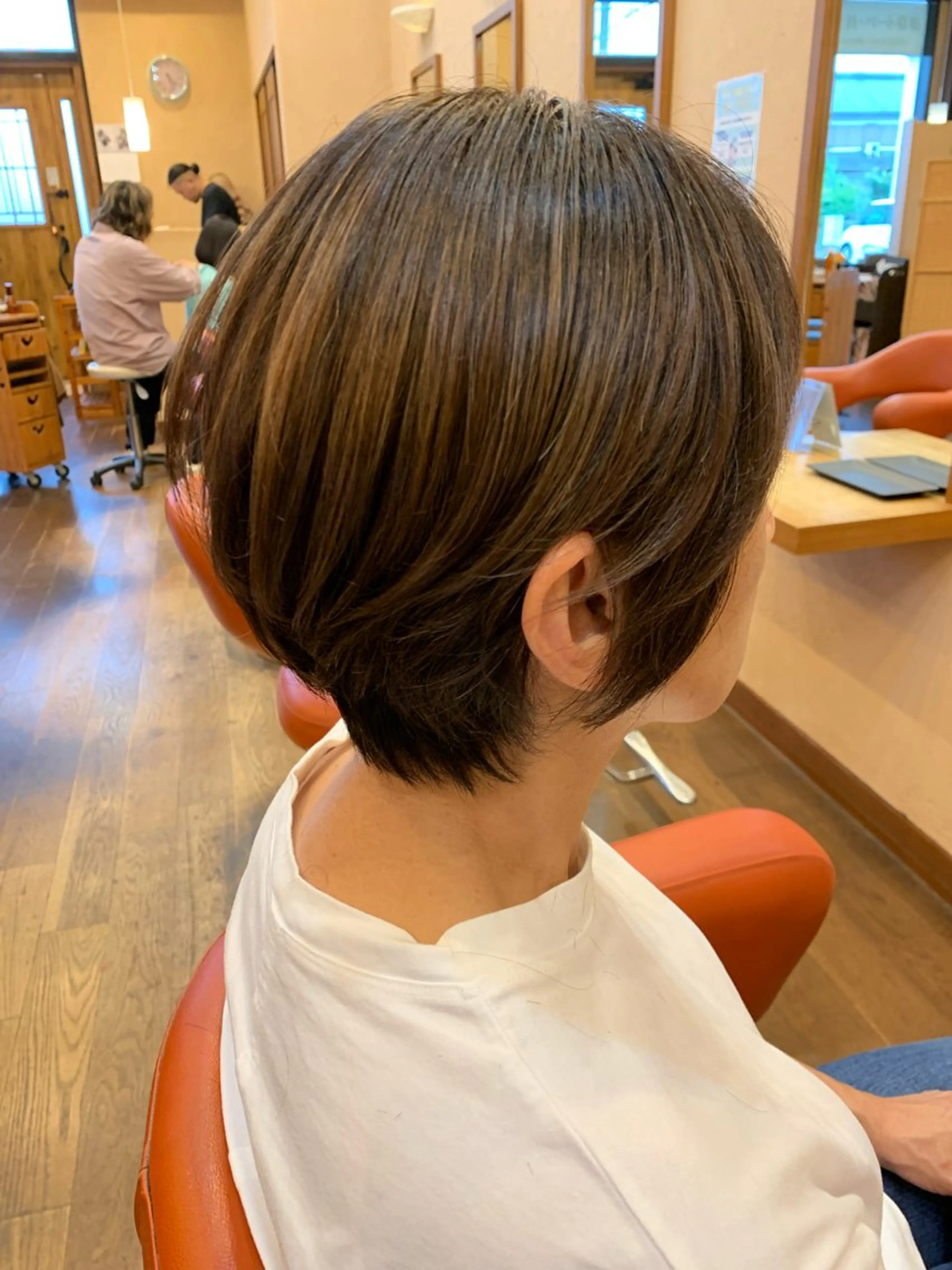 ショート ハイライト カット ヘアカラー 鶴田 拓也のヘアスタイル