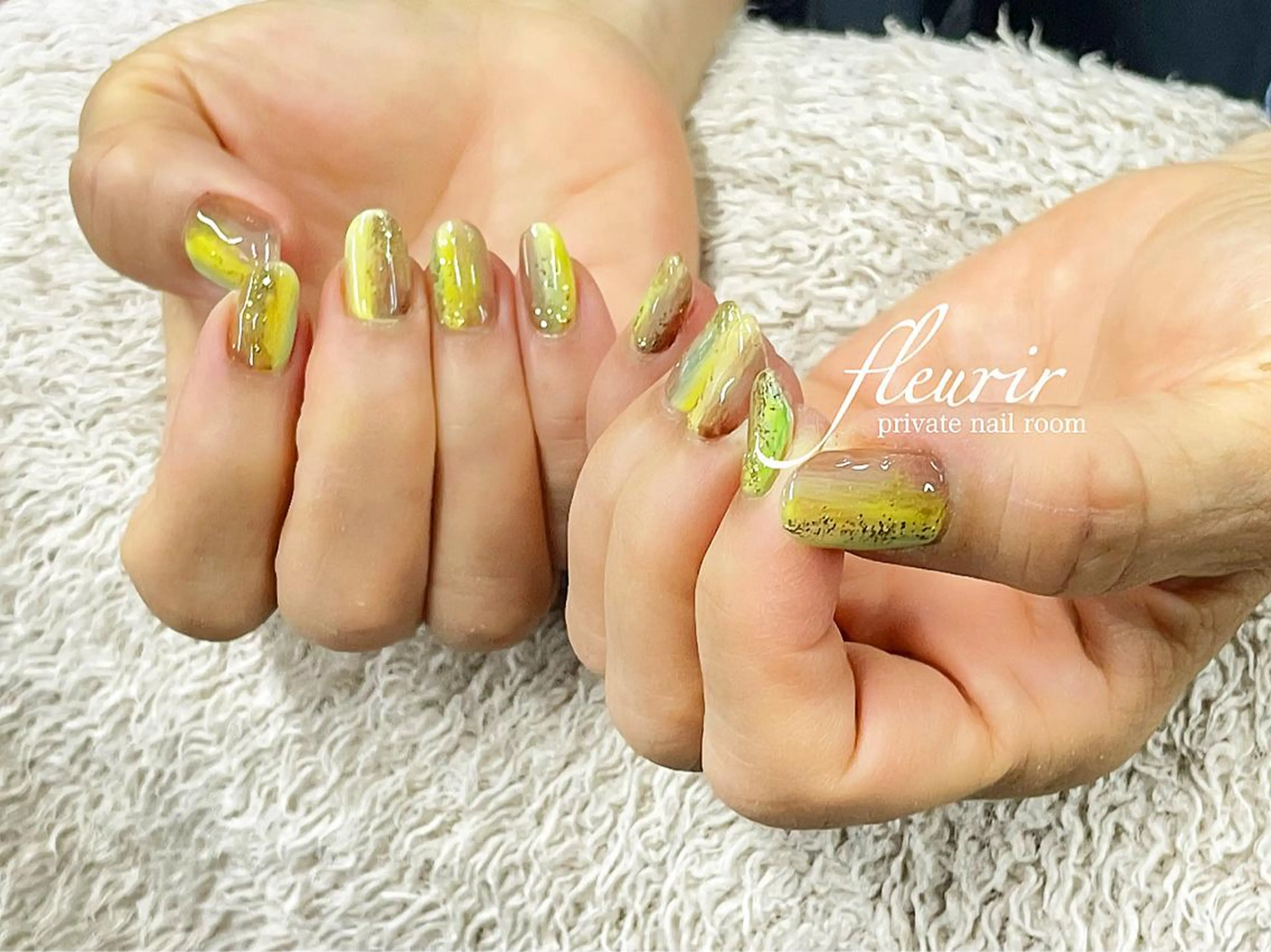 ネイル アートネイル ブラウン ゴールド グリーン ラメ(グリッター) フルリール 【プライベートサロンのネイルデザイン