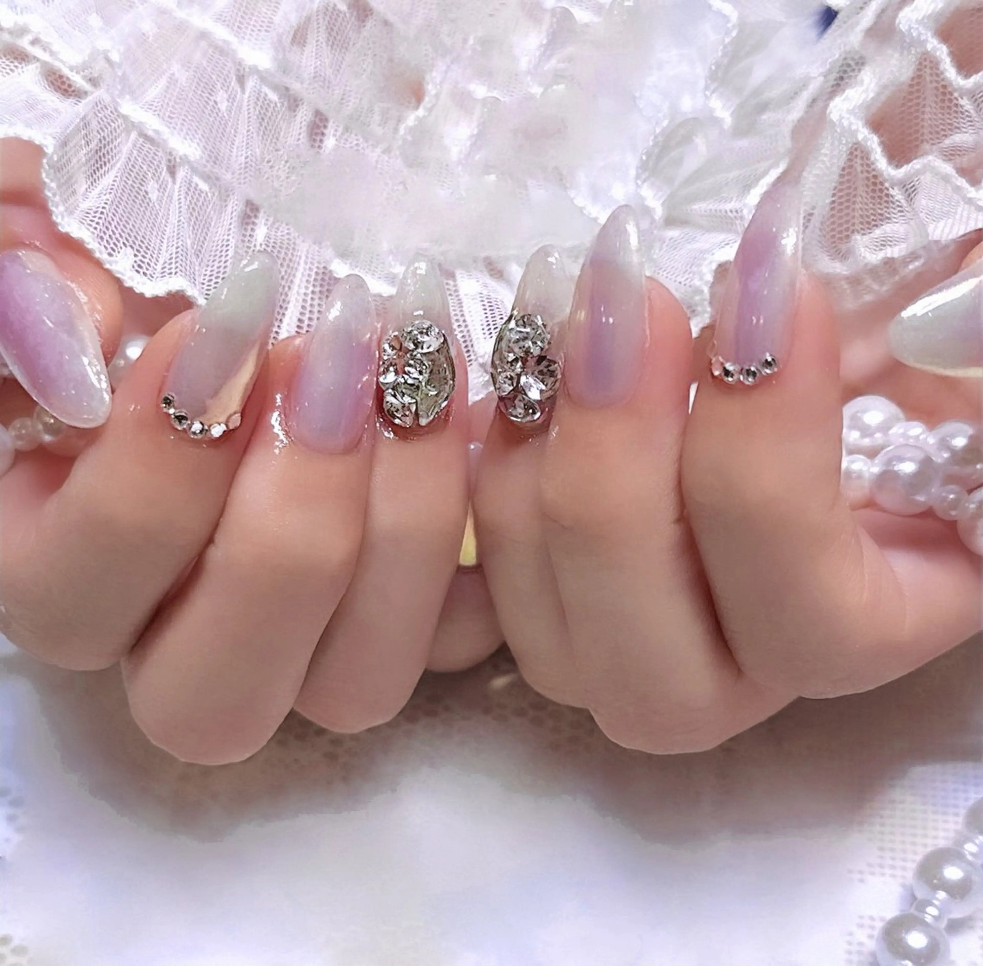 ネイル オーロラネイル ピンク ハンドネイル Eluna 新宿所属・Karen 新宿のネイルデザイン