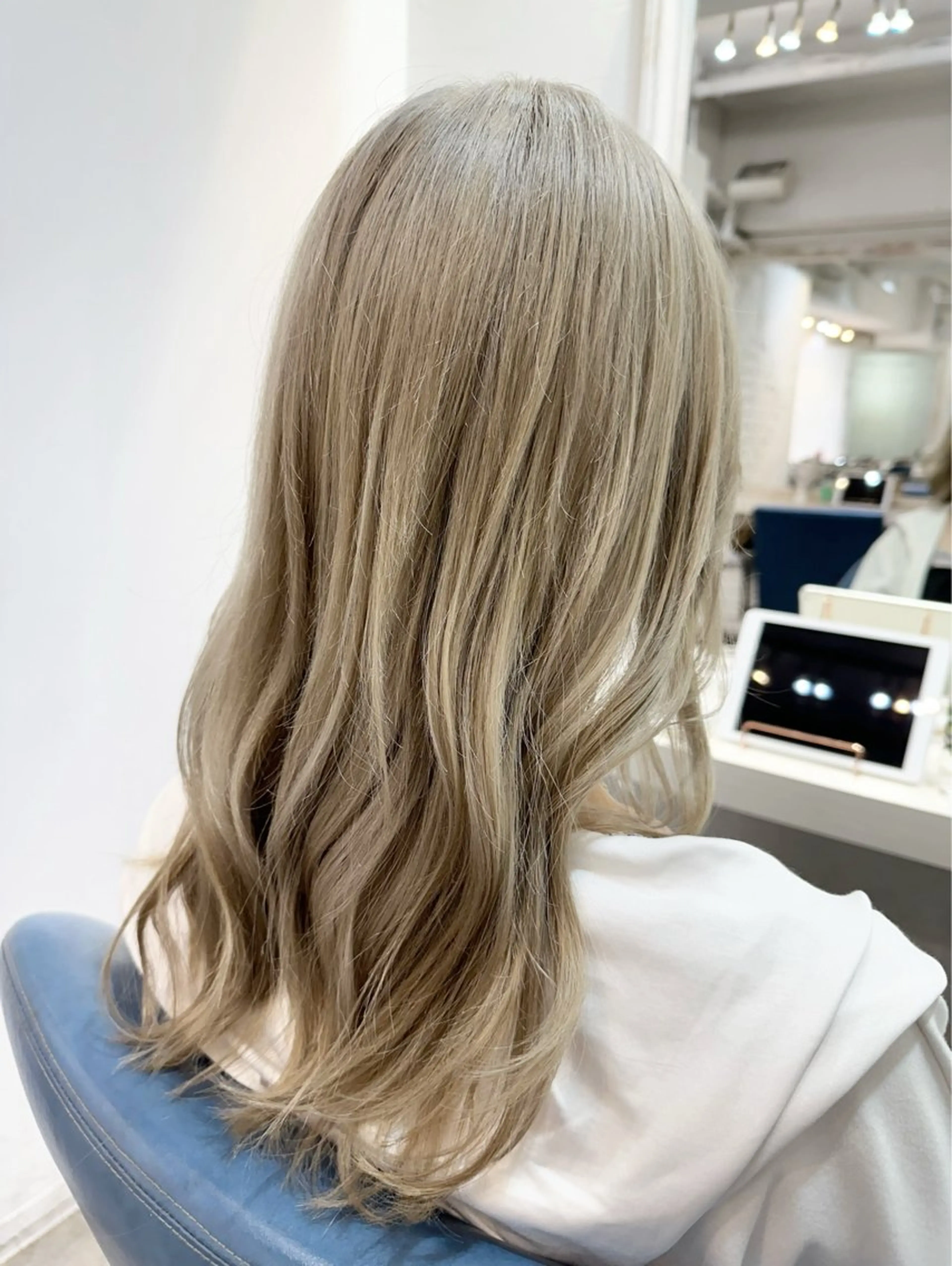 セミロング カラー ブリーチ 中目黒✂︎店長✂︎ TOMOHIROのヘアスタイル