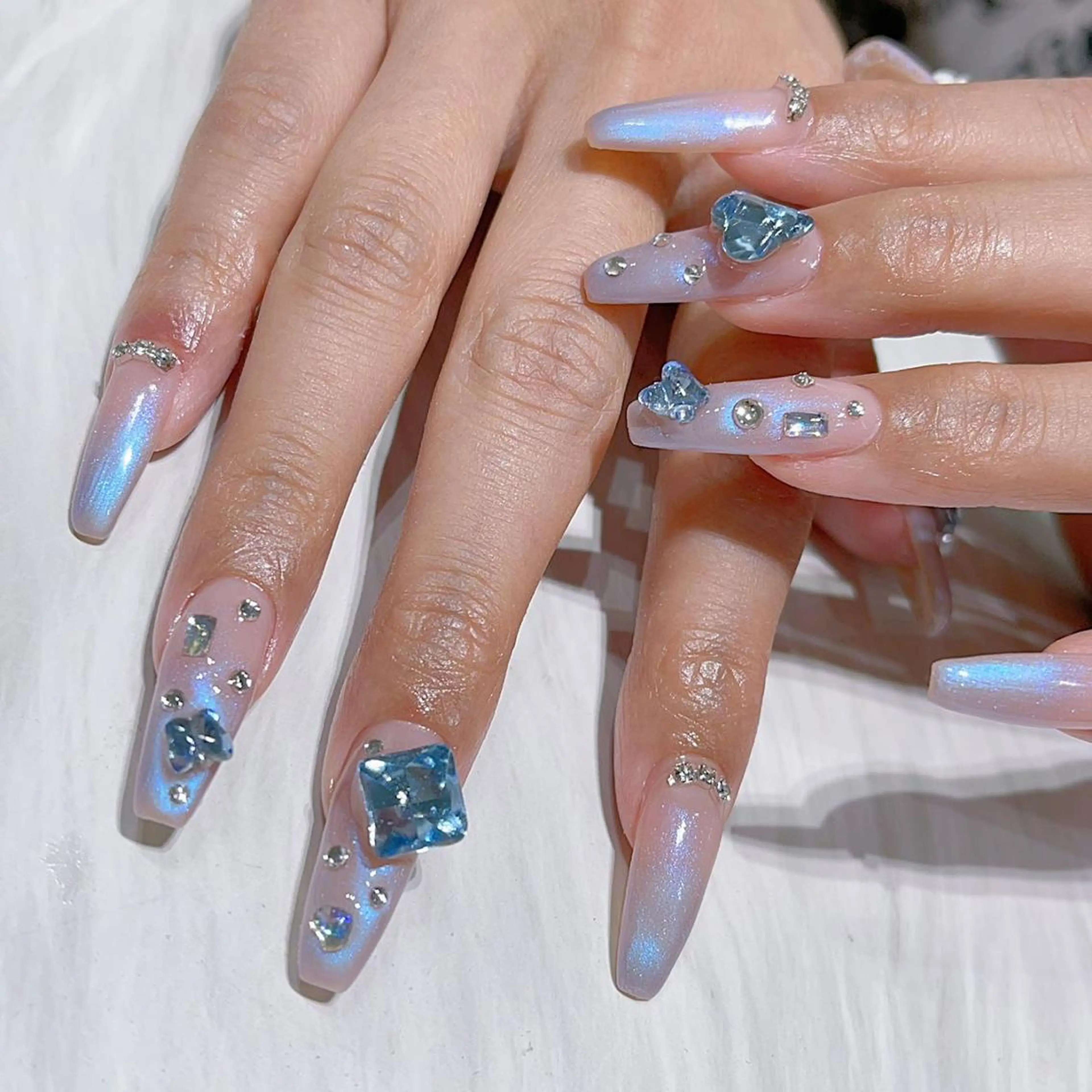 ネイル アートネイル 長さ出し ネイルチップ Queens マオのネイルデザイン