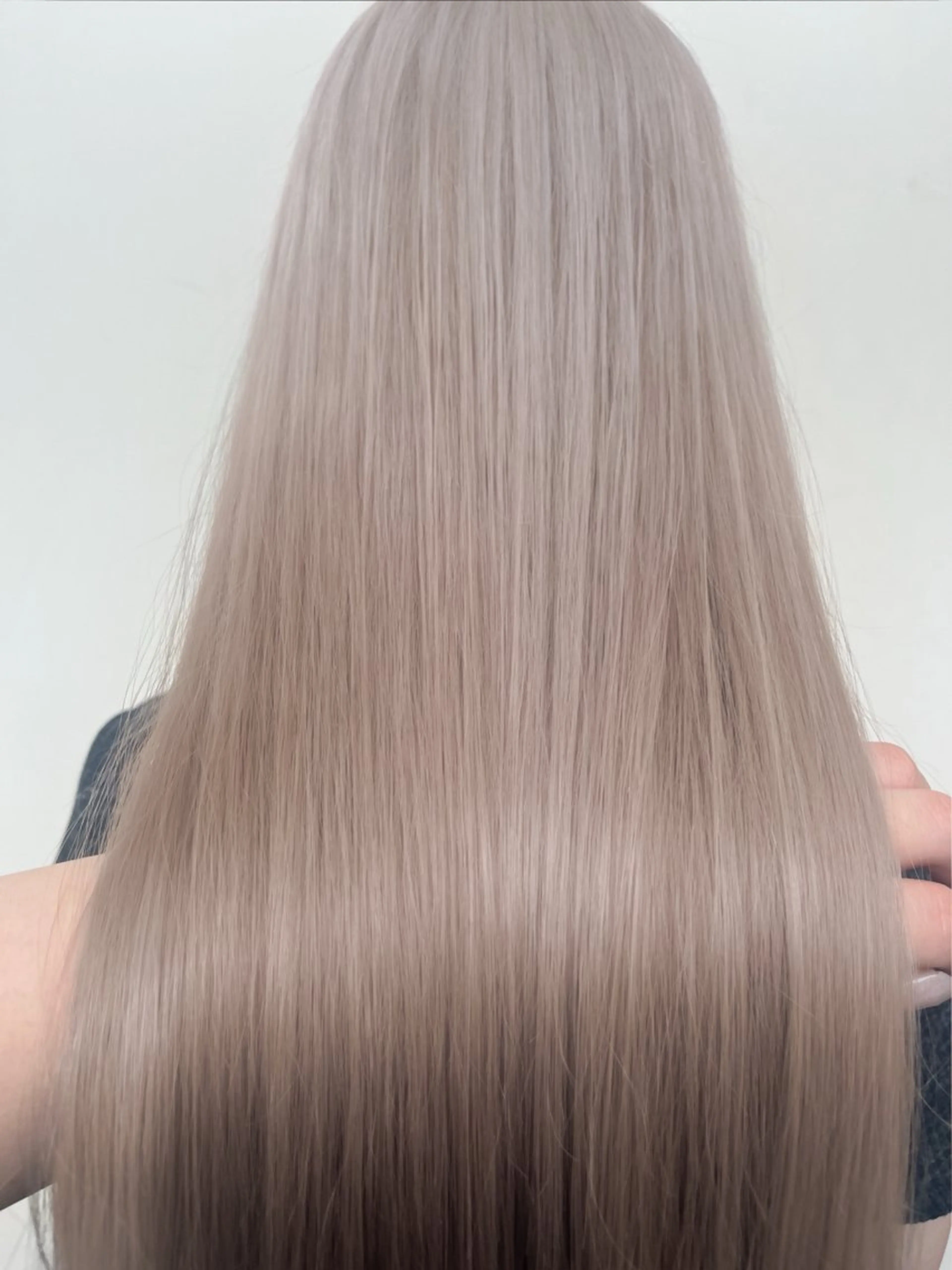 カラー ベージュカラー ブリーチ ミルクティーベージュ 森 理音のヘアスタイル