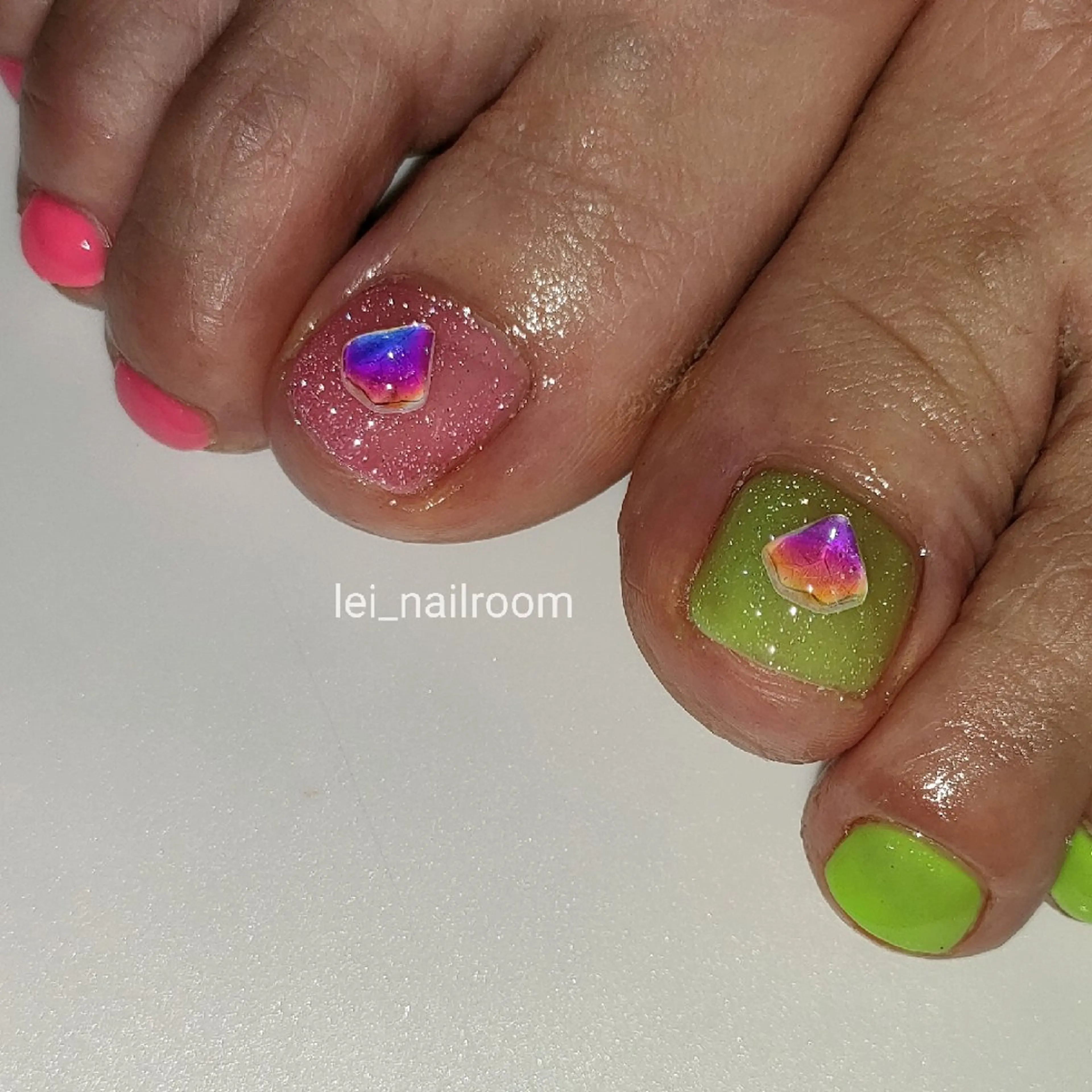 ネイル アートネイル フラッシュネイル フットネイル ジェルネイル キラキラネイル フットネイル lei🌼 nailroomのネイルデザイン