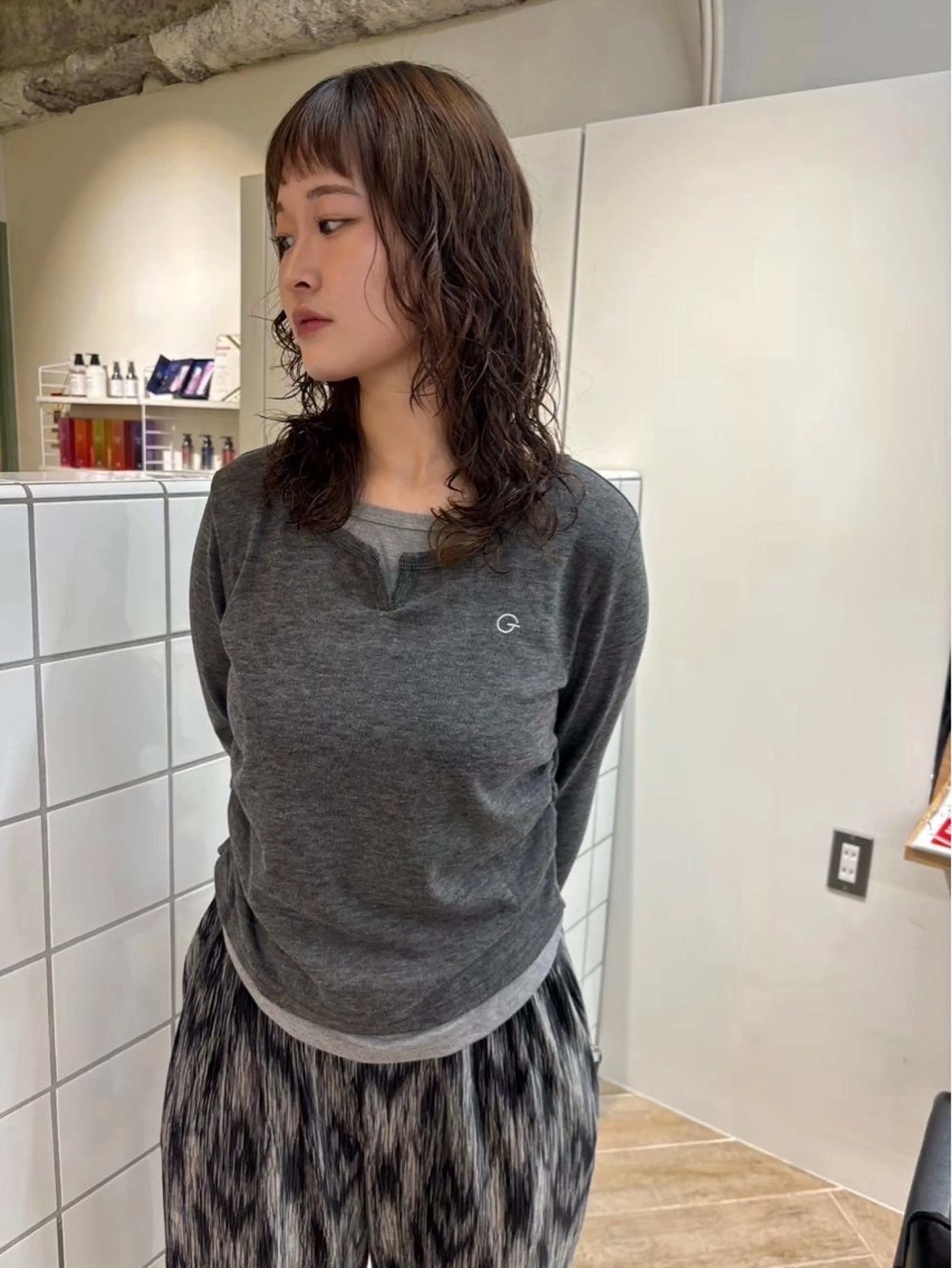 ミディアム パーマ ミディアムパーマ オン眉 カット パーマ シンバヒナノ/パーマ レイヤー/髪質改善のヘアスタイル