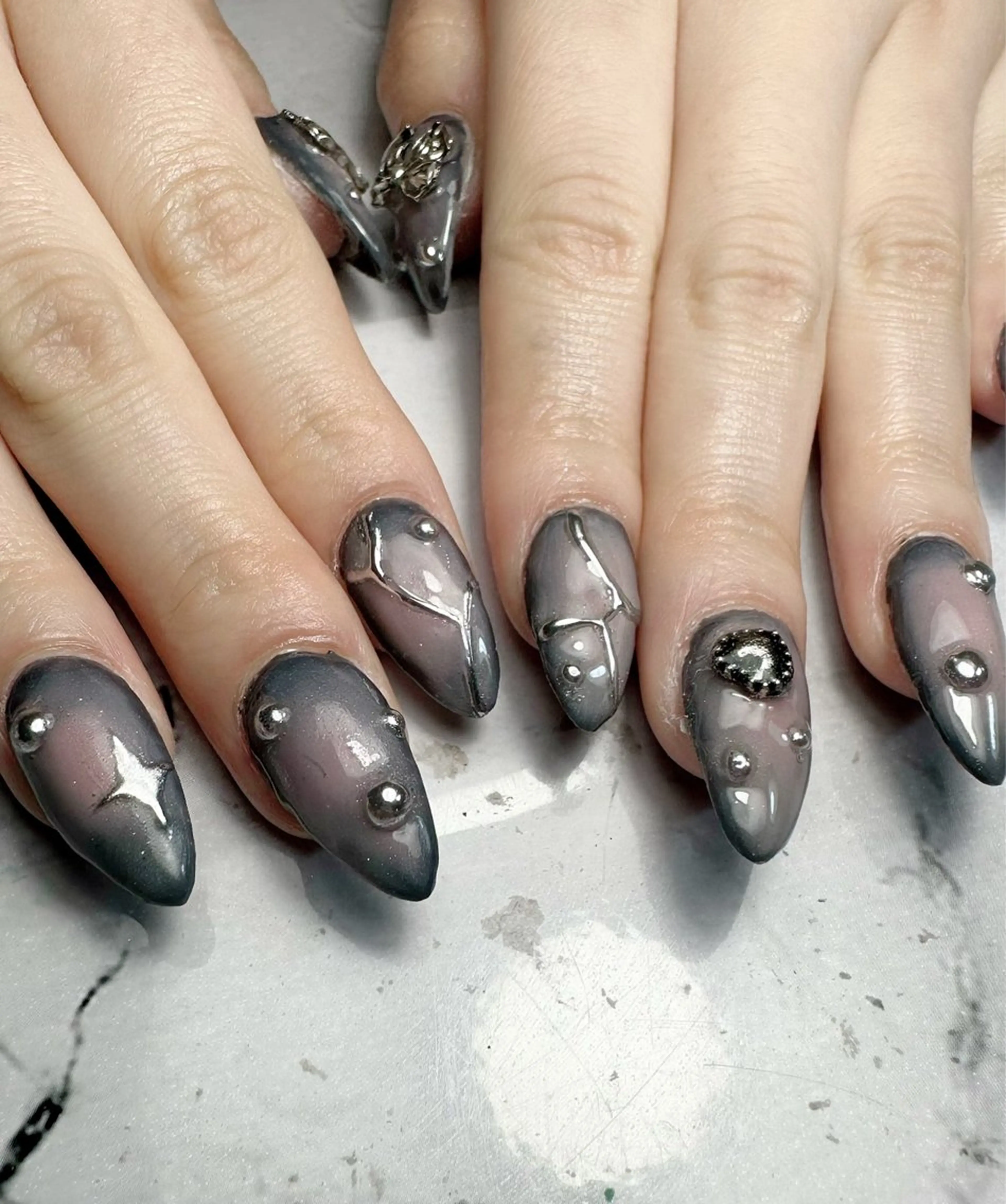 ネイル 新山 聖のネイルデザイン